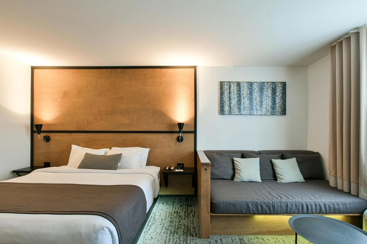 Facility for disabled guests, Bed in AX Hotel