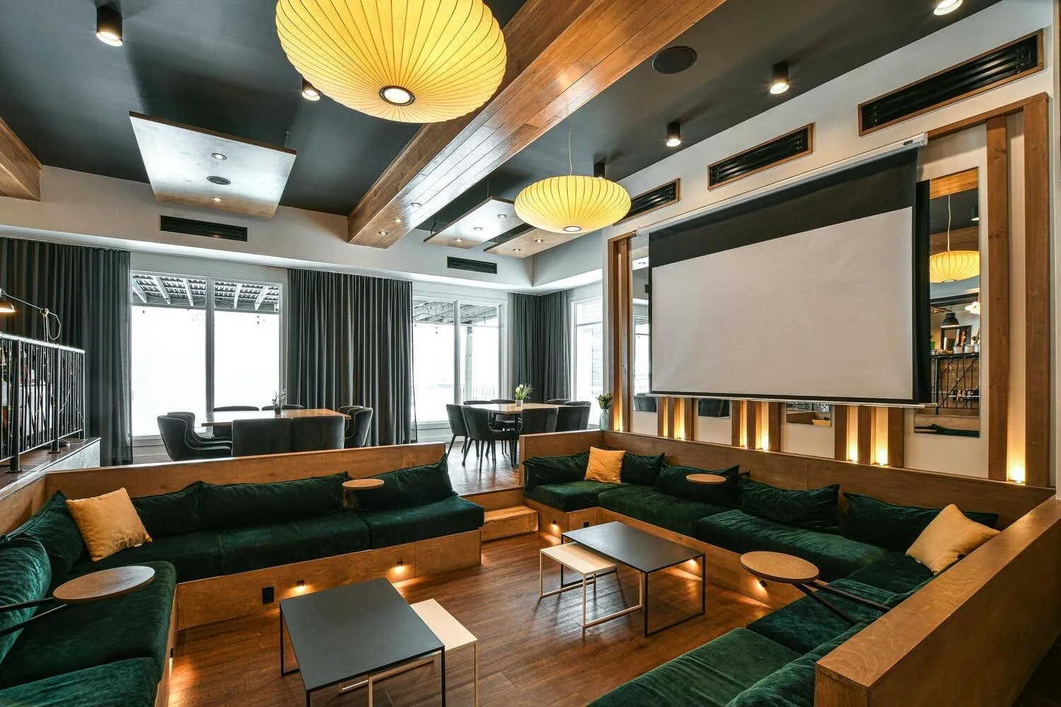 Restaurant/places to eat in AX Hotel