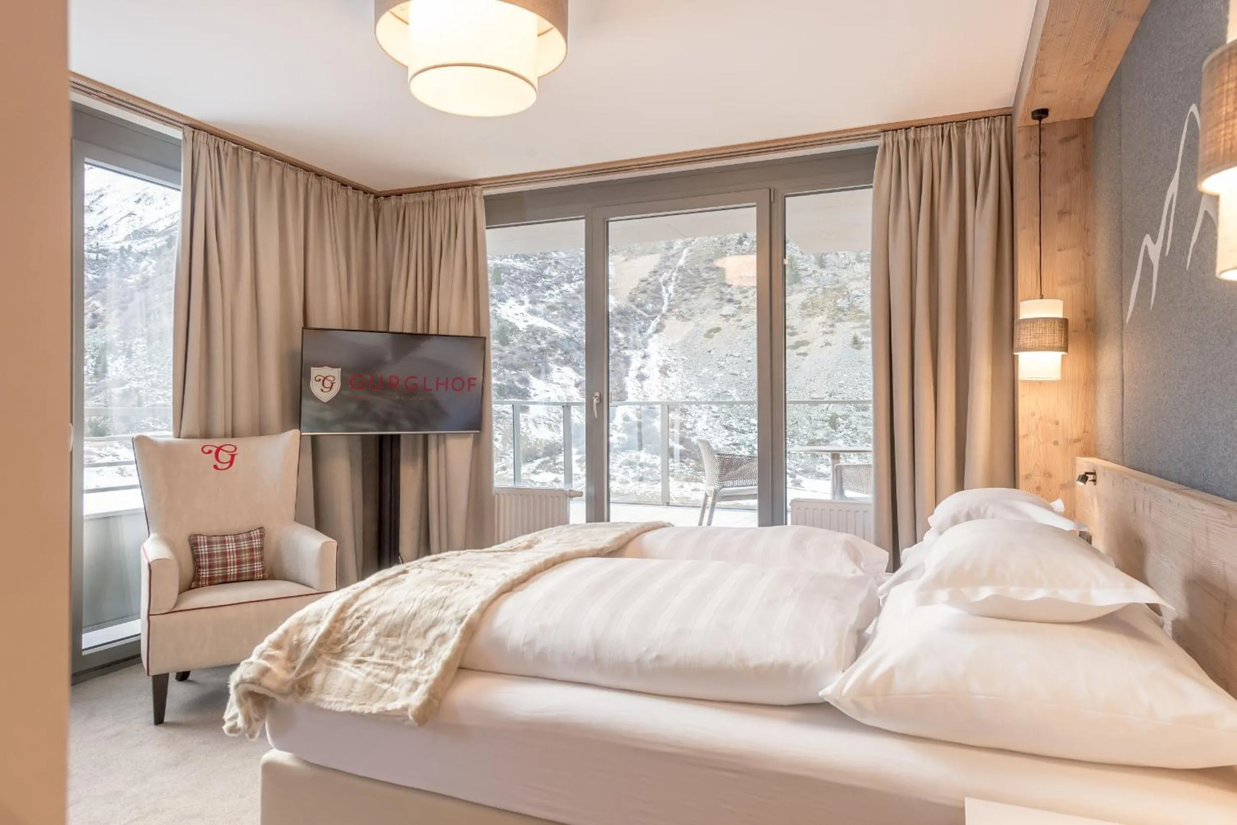 Photo of the whole room, Bed in Hotel Gurglhof Superior