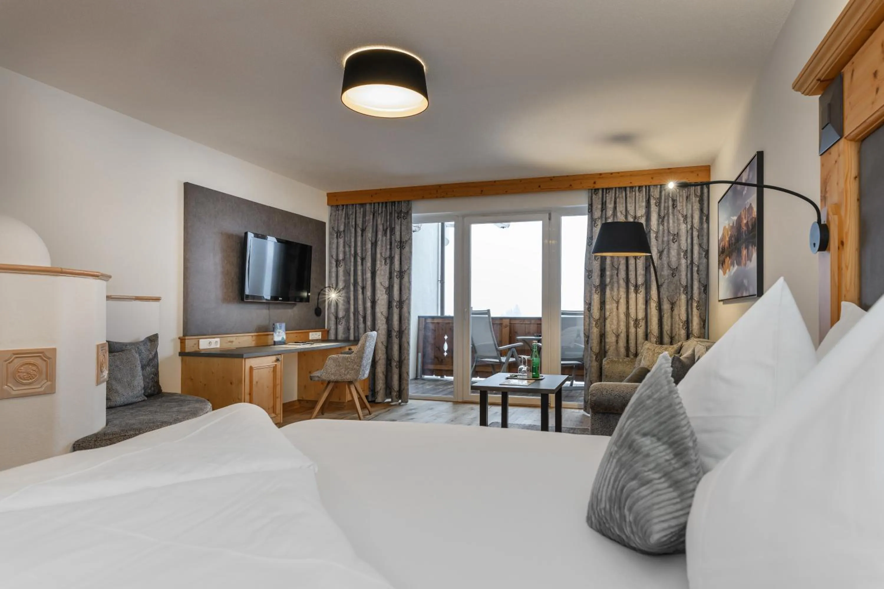 TV and multimedia, Bed in Hotel Alpina Wellness & Spa Resort