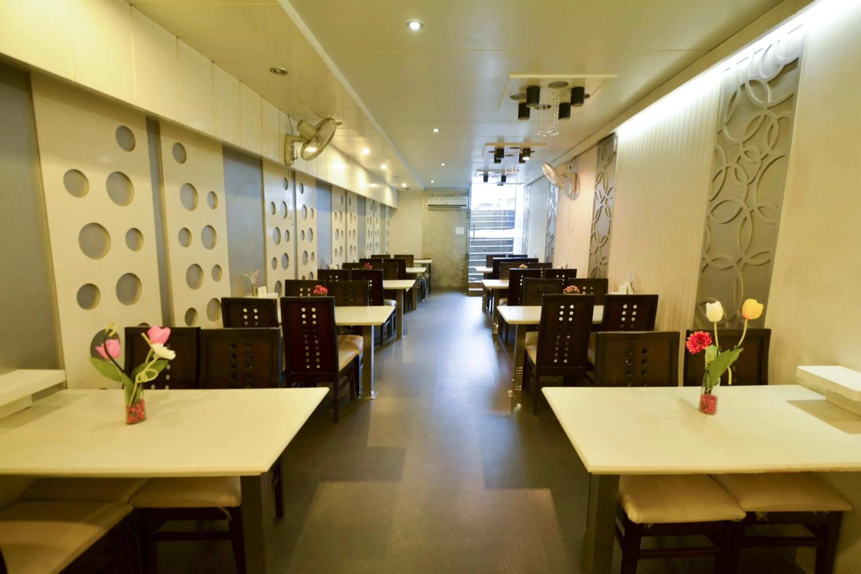 Restaurant/places to eat in Hotel Central Residency