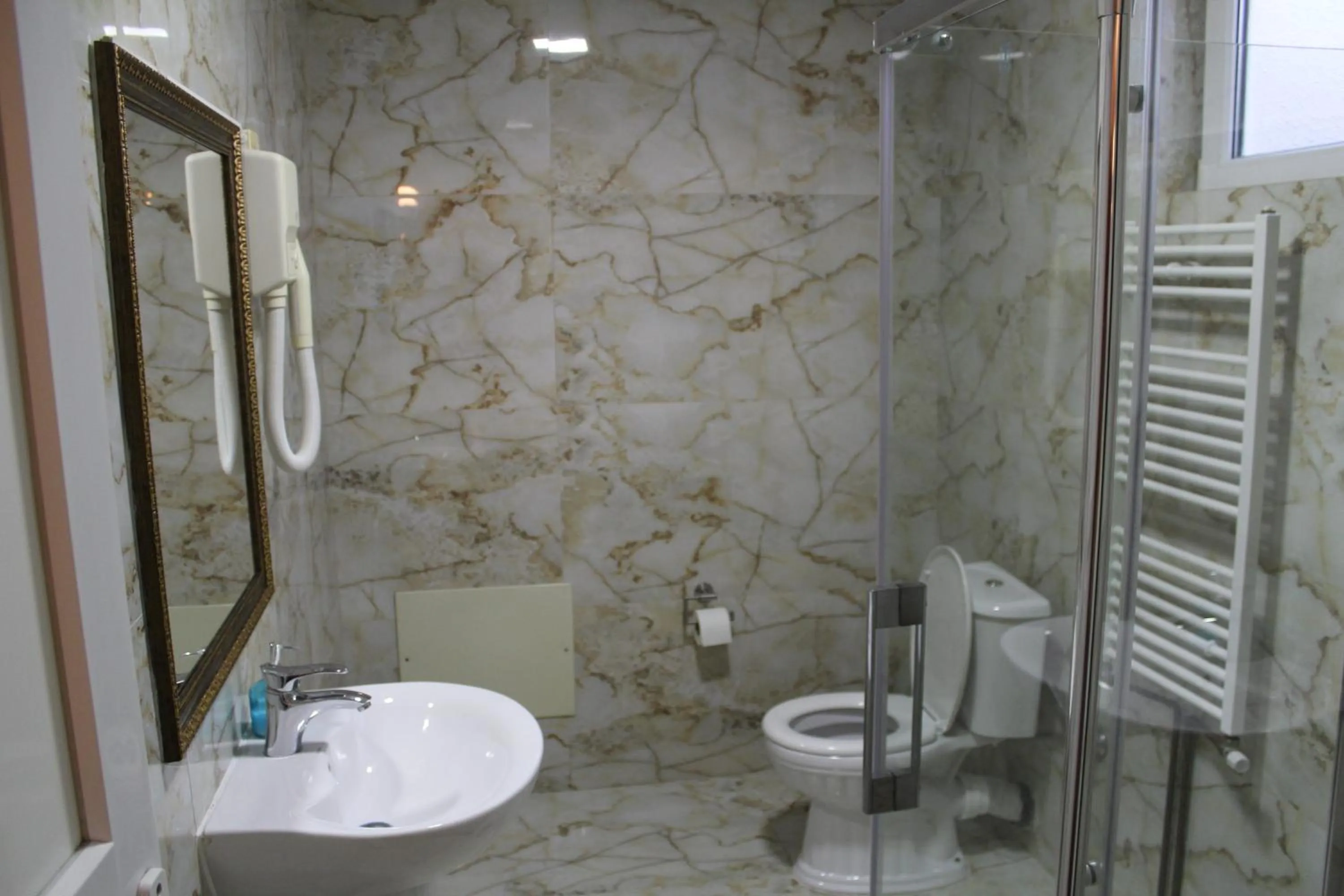 Bathroom in Hotel Adria