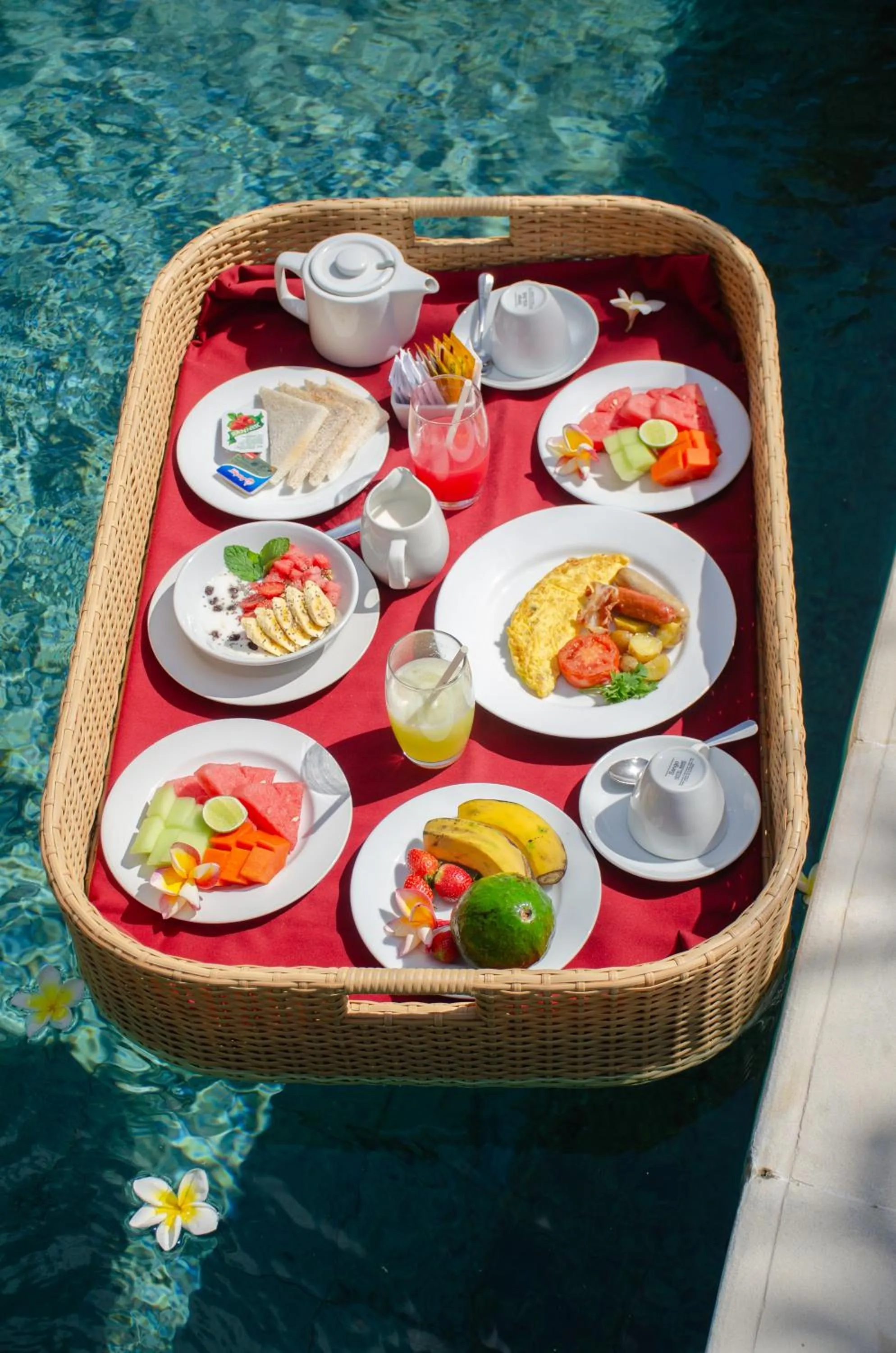 Food and drinks in Mutiara Bali Boutique Resort & Villa