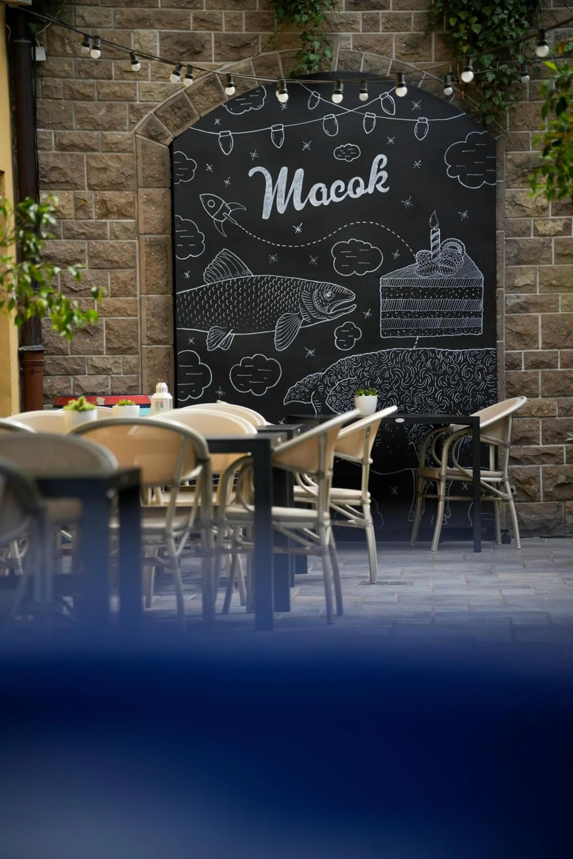 Restaurant/places to eat in Imola Udvarház Dessert Hotel