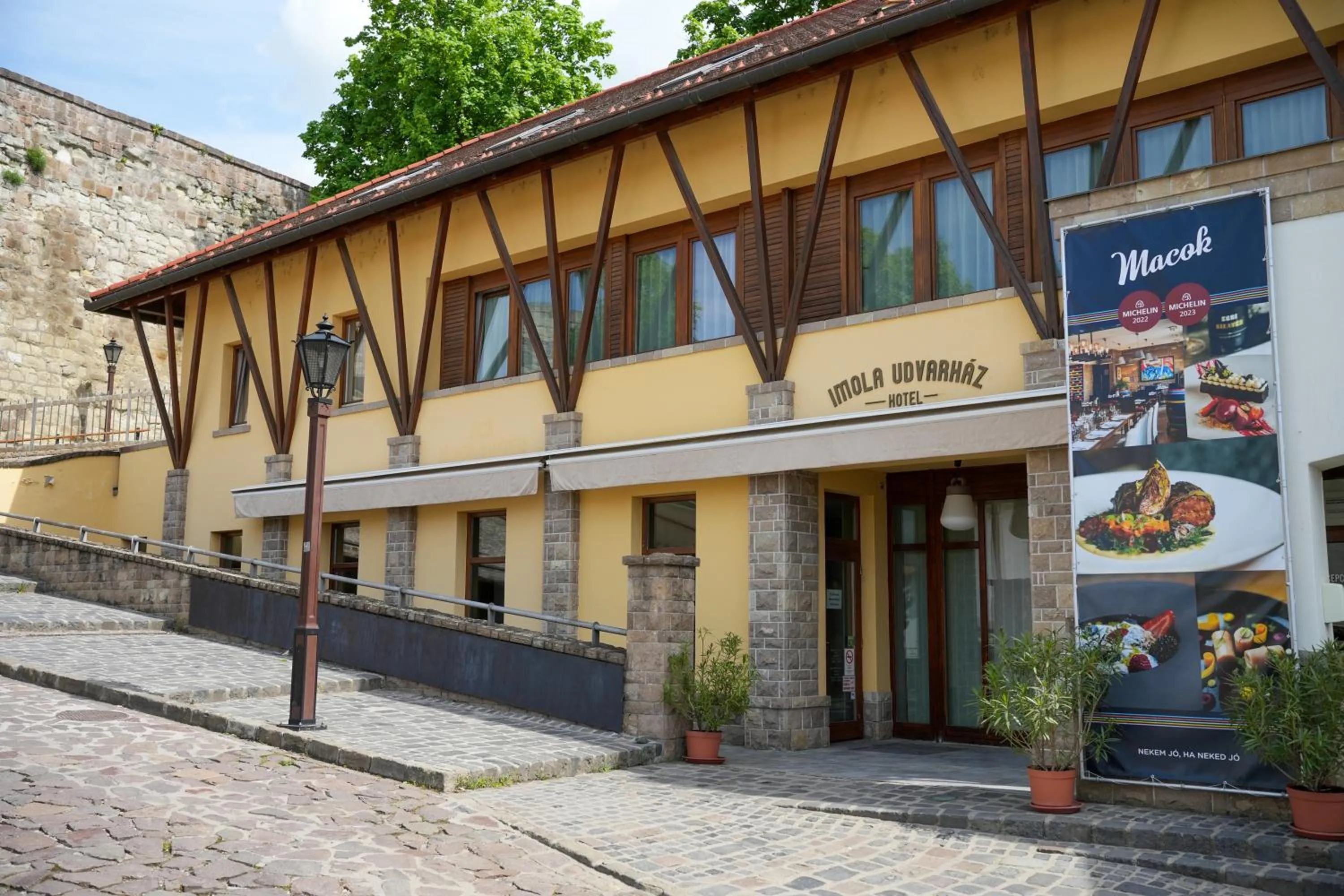 Property building in Imola Udvarház Dessert Hotel