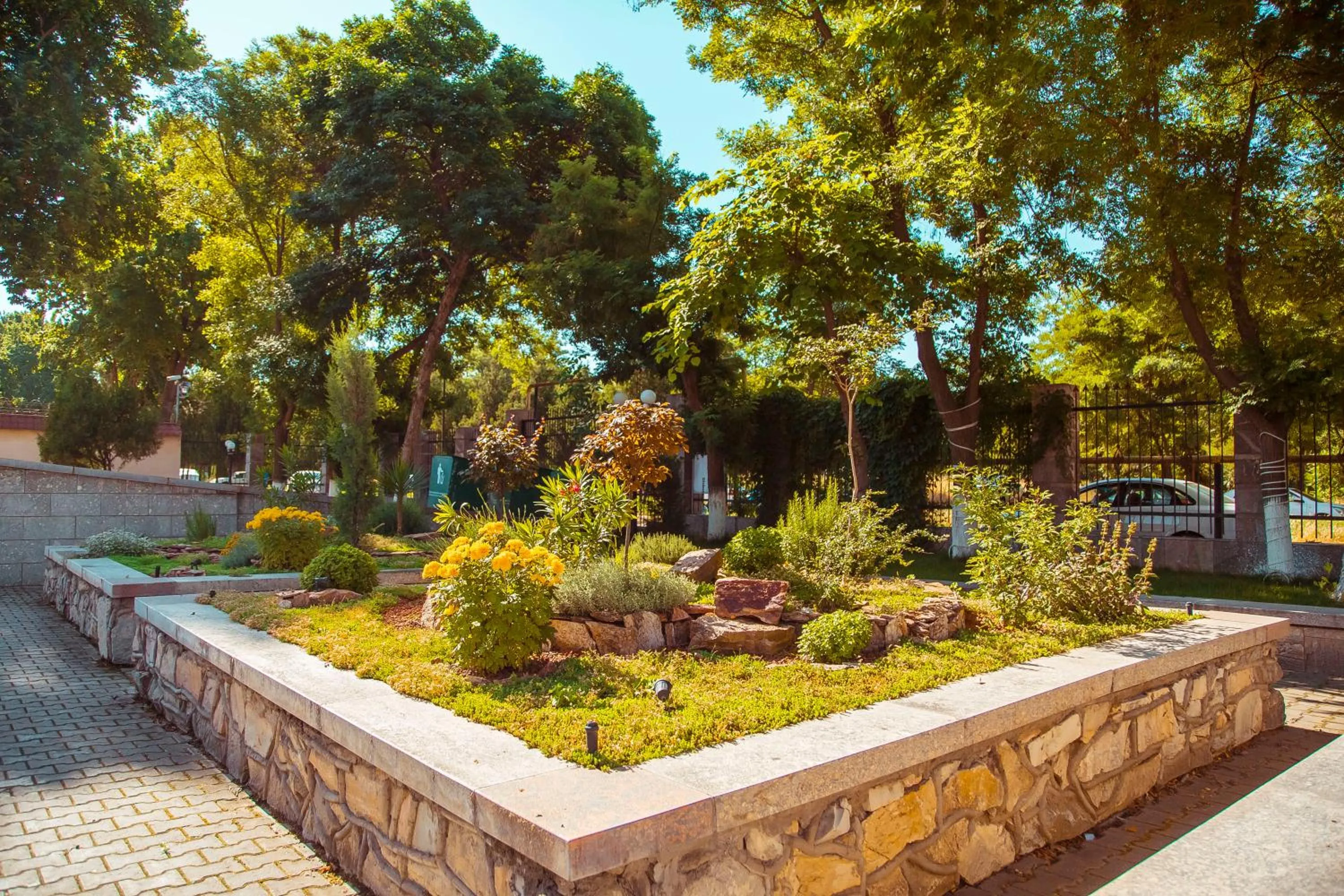 Neighbourhood in Shodlik Palace