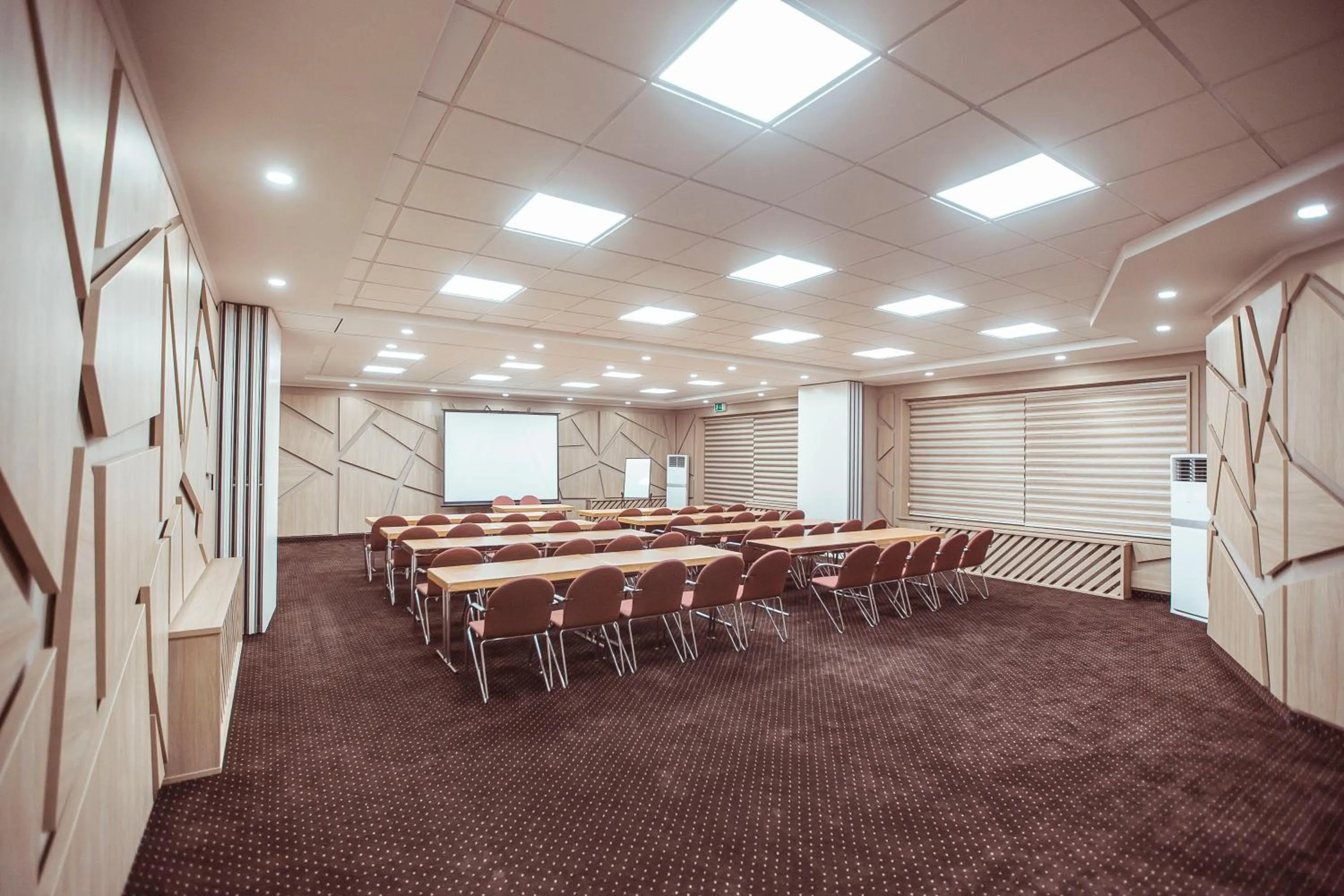 Business facilities in Shodlik Palace