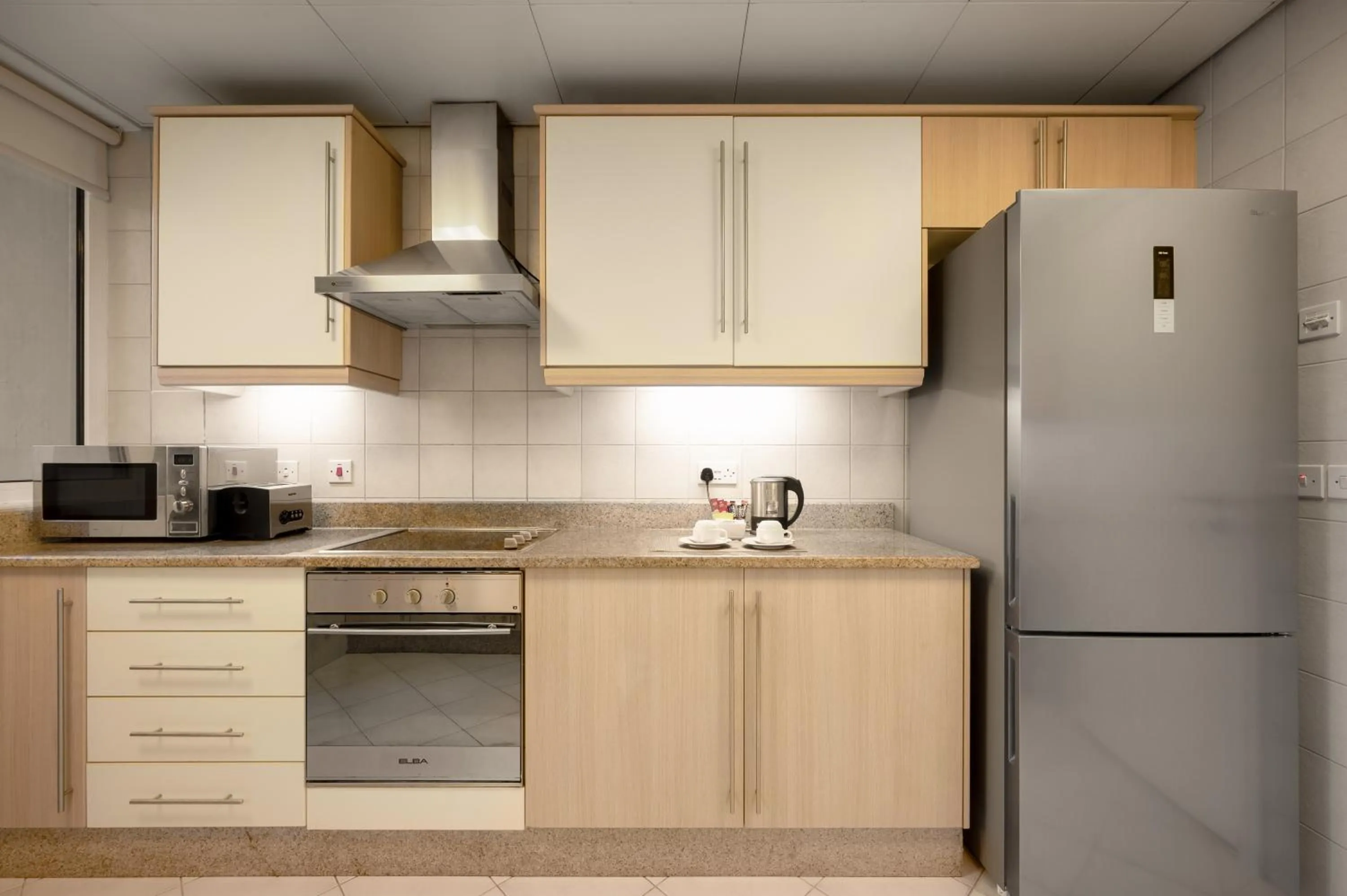 Kitchen or kitchenette in Oaks Liwa Heights Hotel Suites