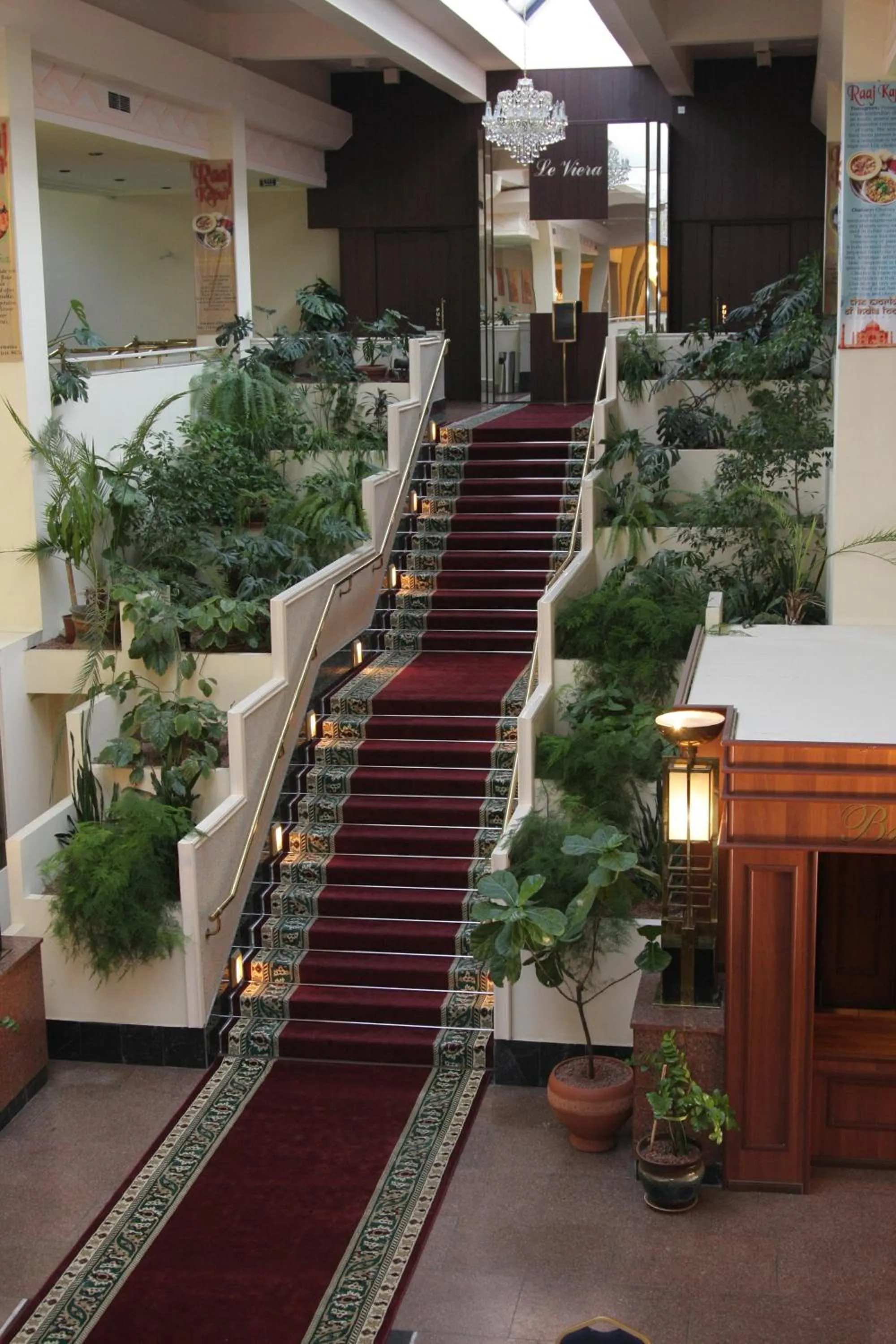 Restaurant/places to eat in Le Grande Plaza Hotel