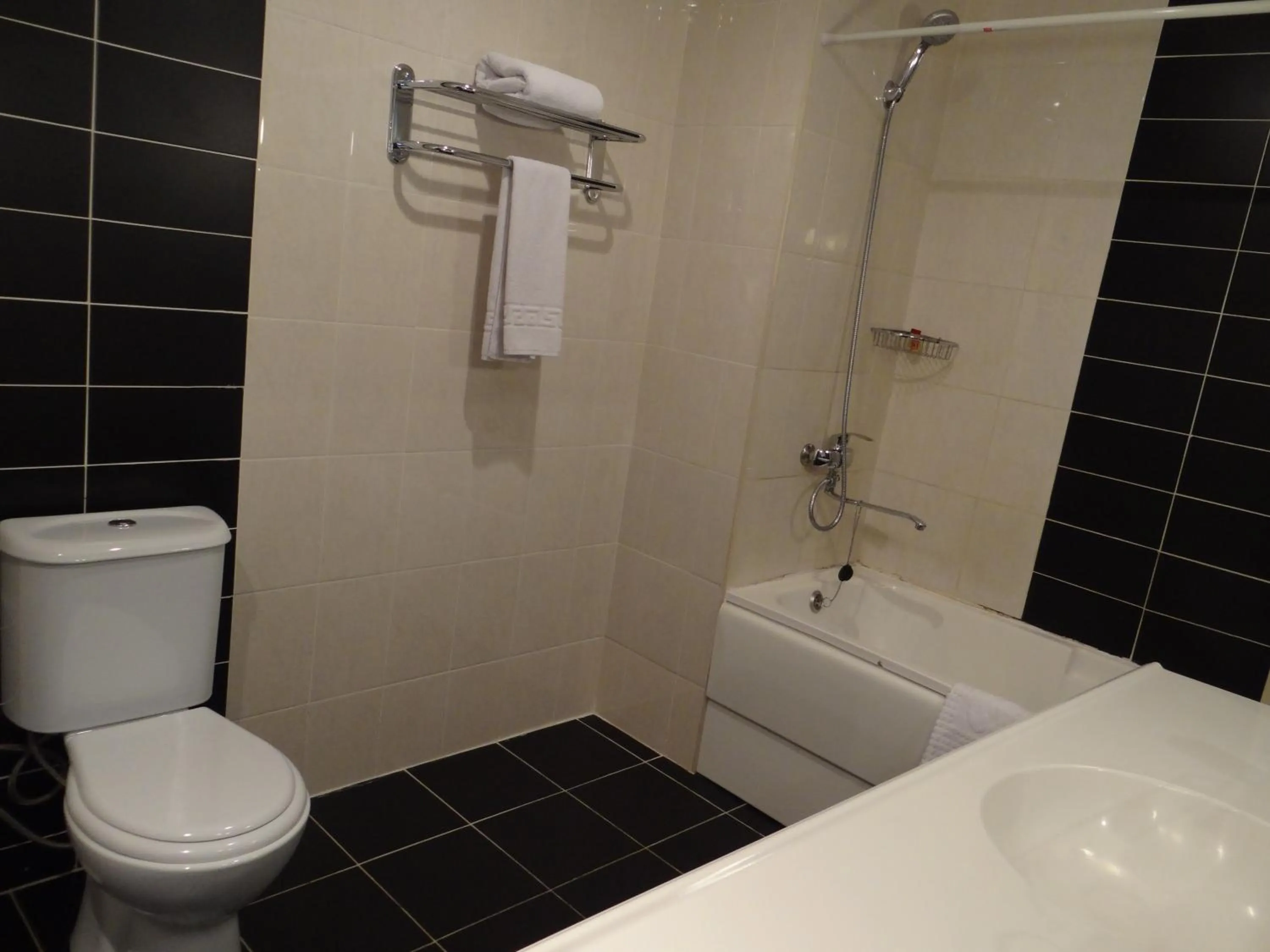 Bathroom in Le Grande Plaza Hotel