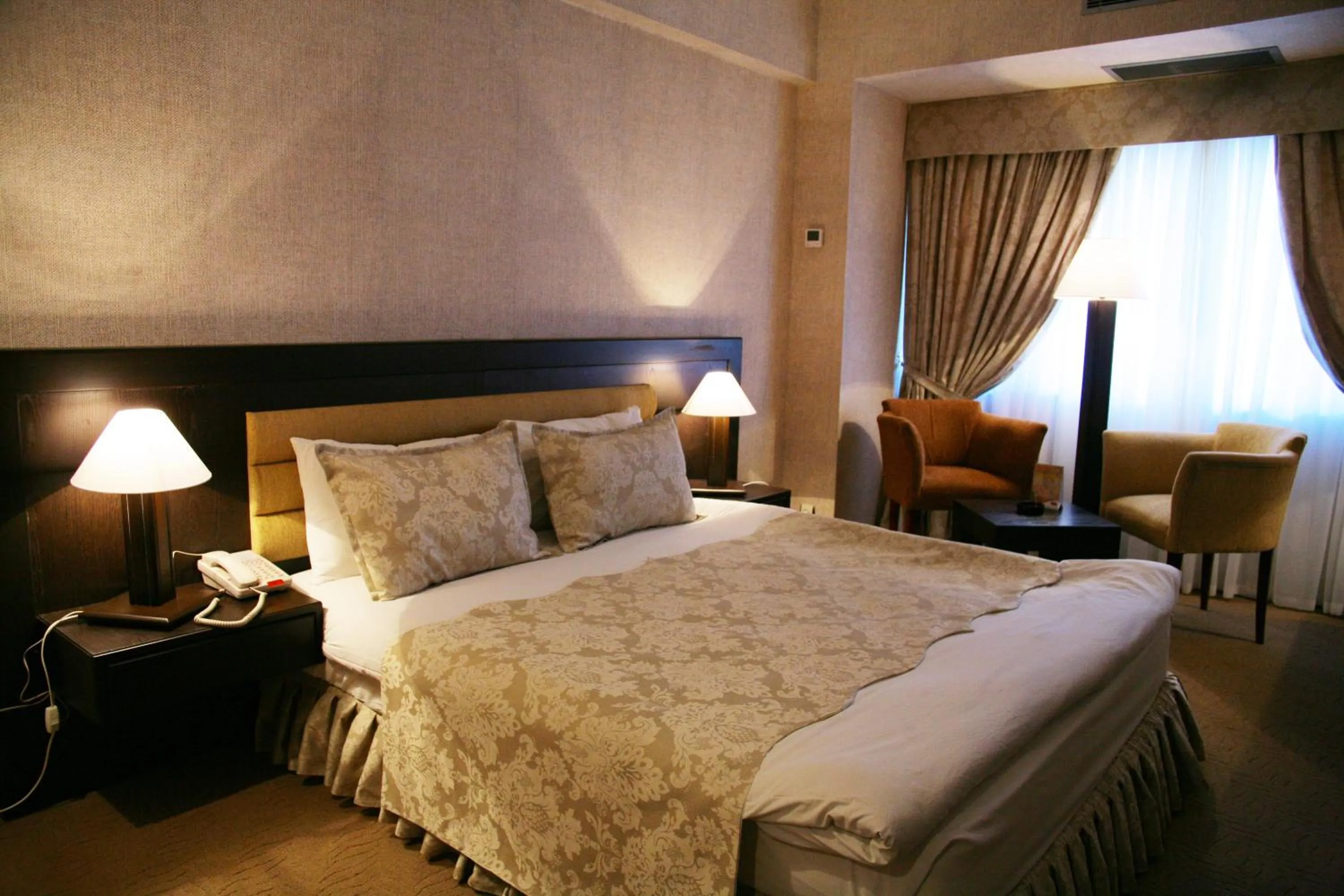 Photo of the whole room, Bed in Le Grande Plaza Hotel