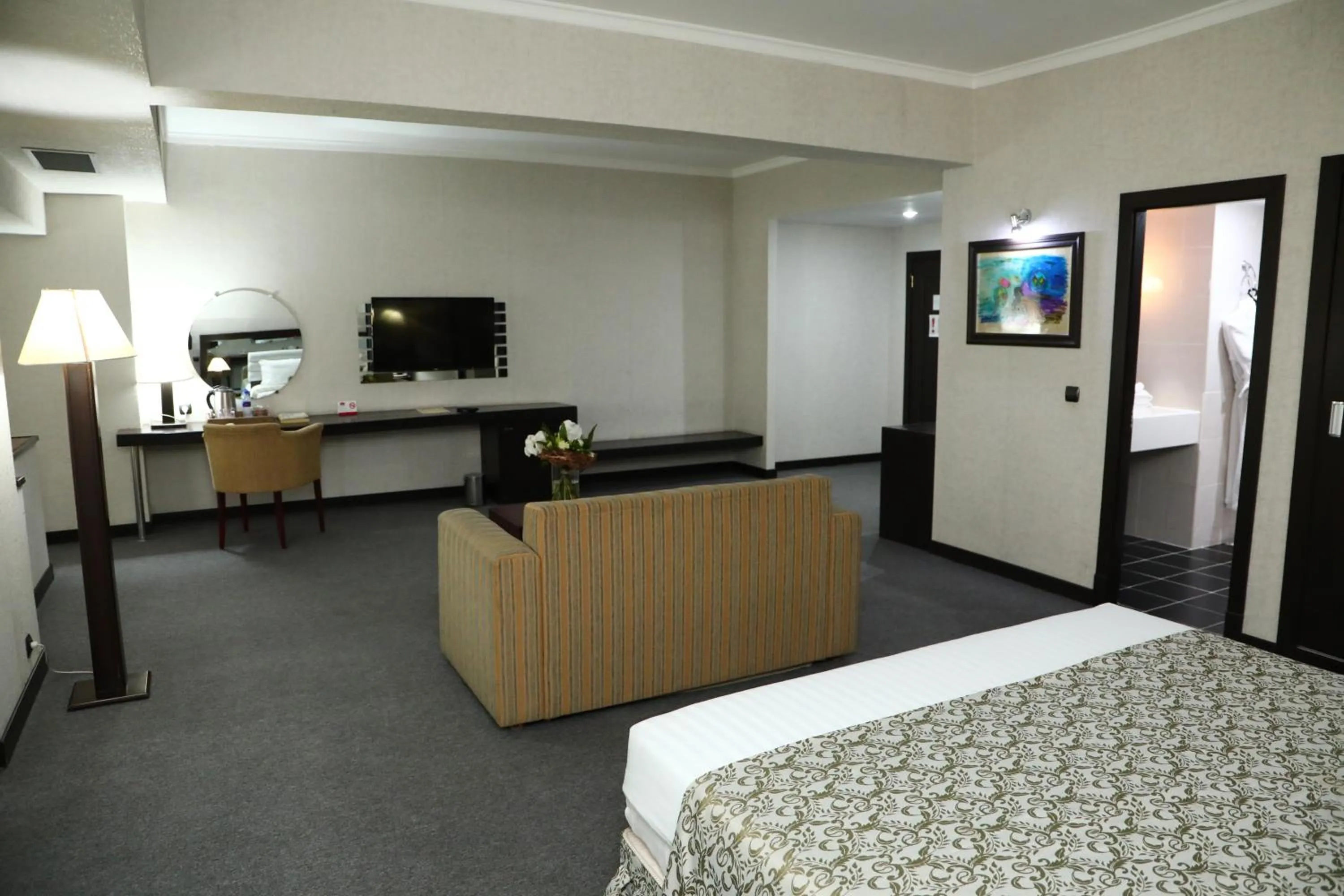 Bed in Le Grande Plaza Hotel