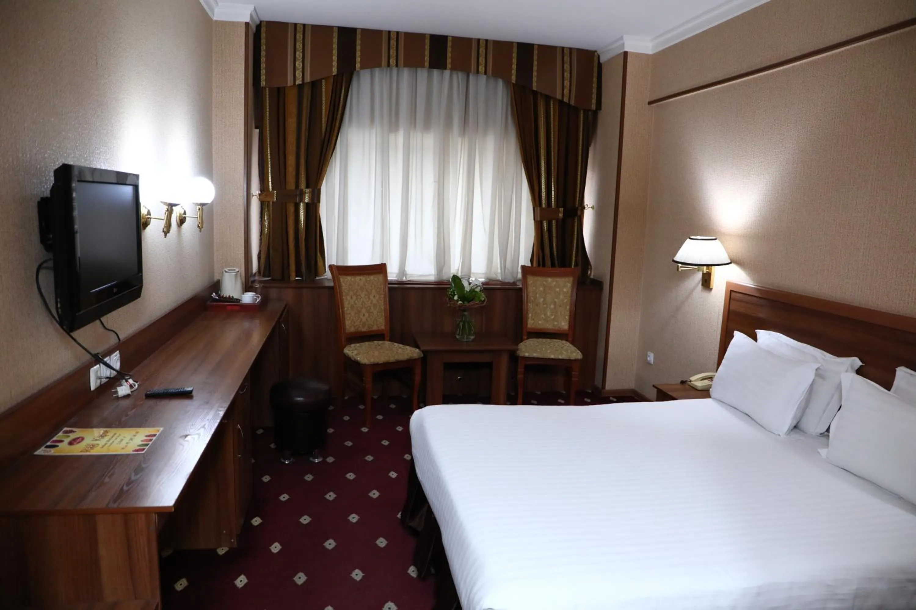 TV and multimedia, Bed in Le Grande Plaza Hotel