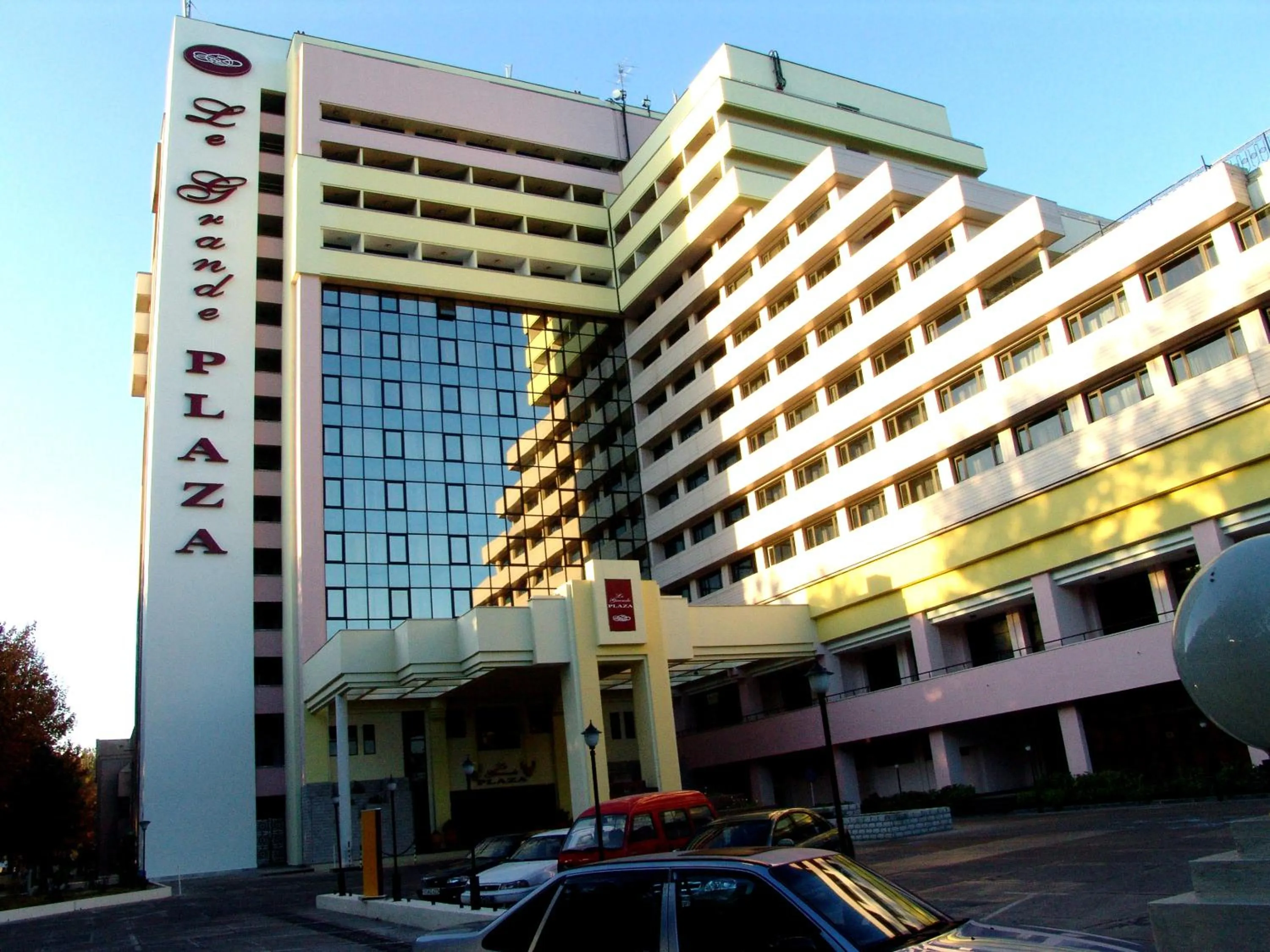Facade/entrance in Le Grande Plaza Hotel