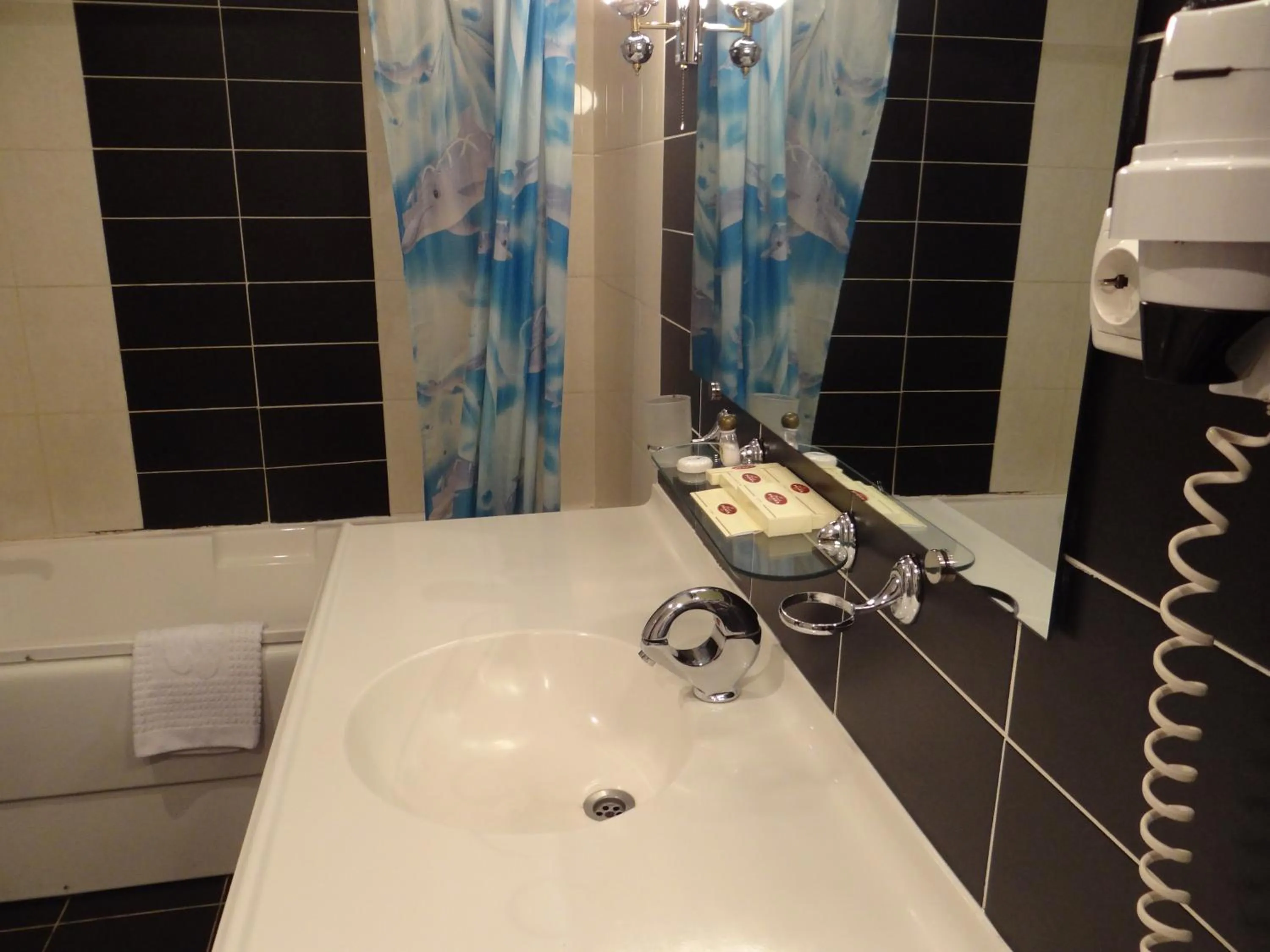 Bathroom in Le Grande Plaza Hotel