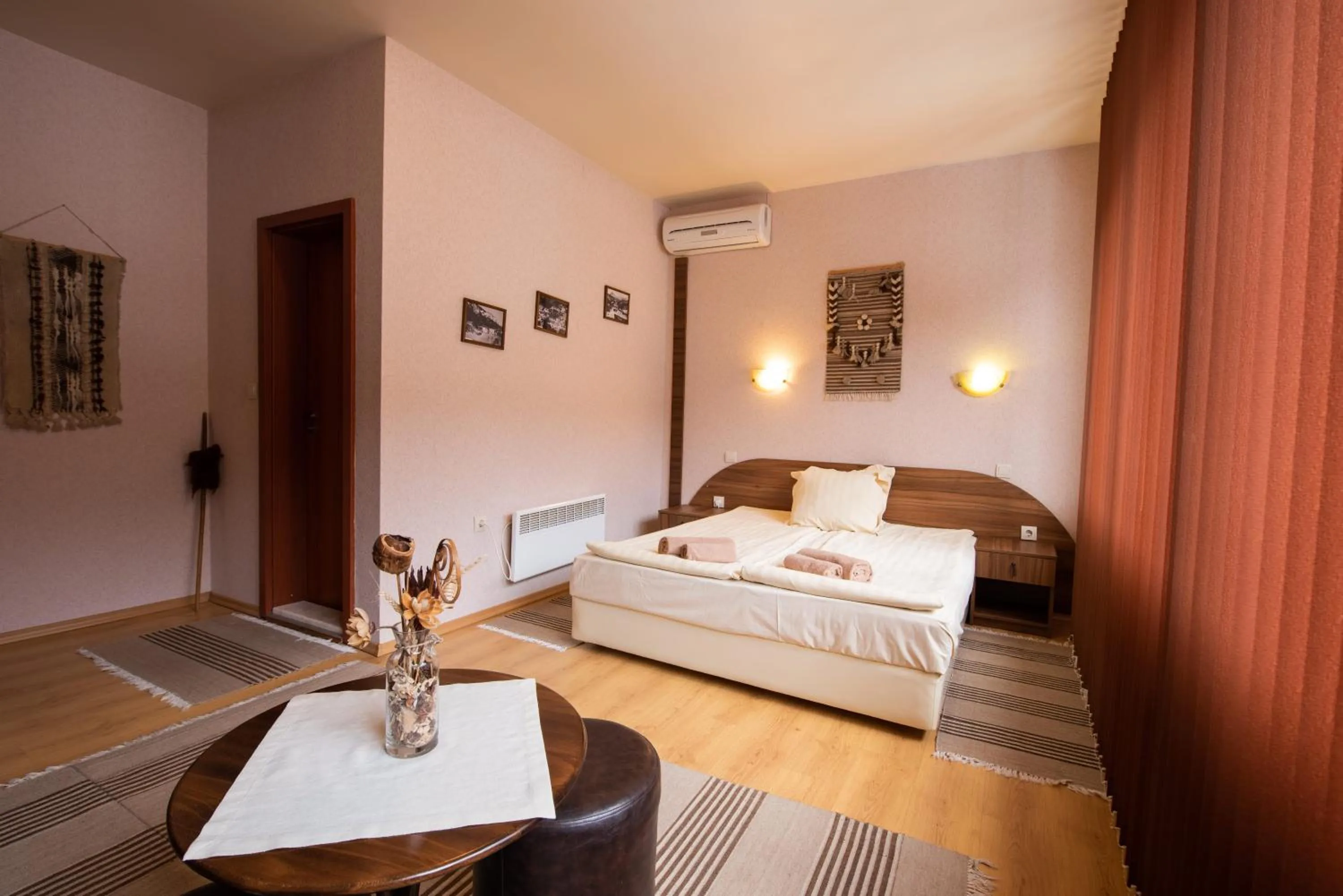 Photo of the whole room in Family Hotel Enica