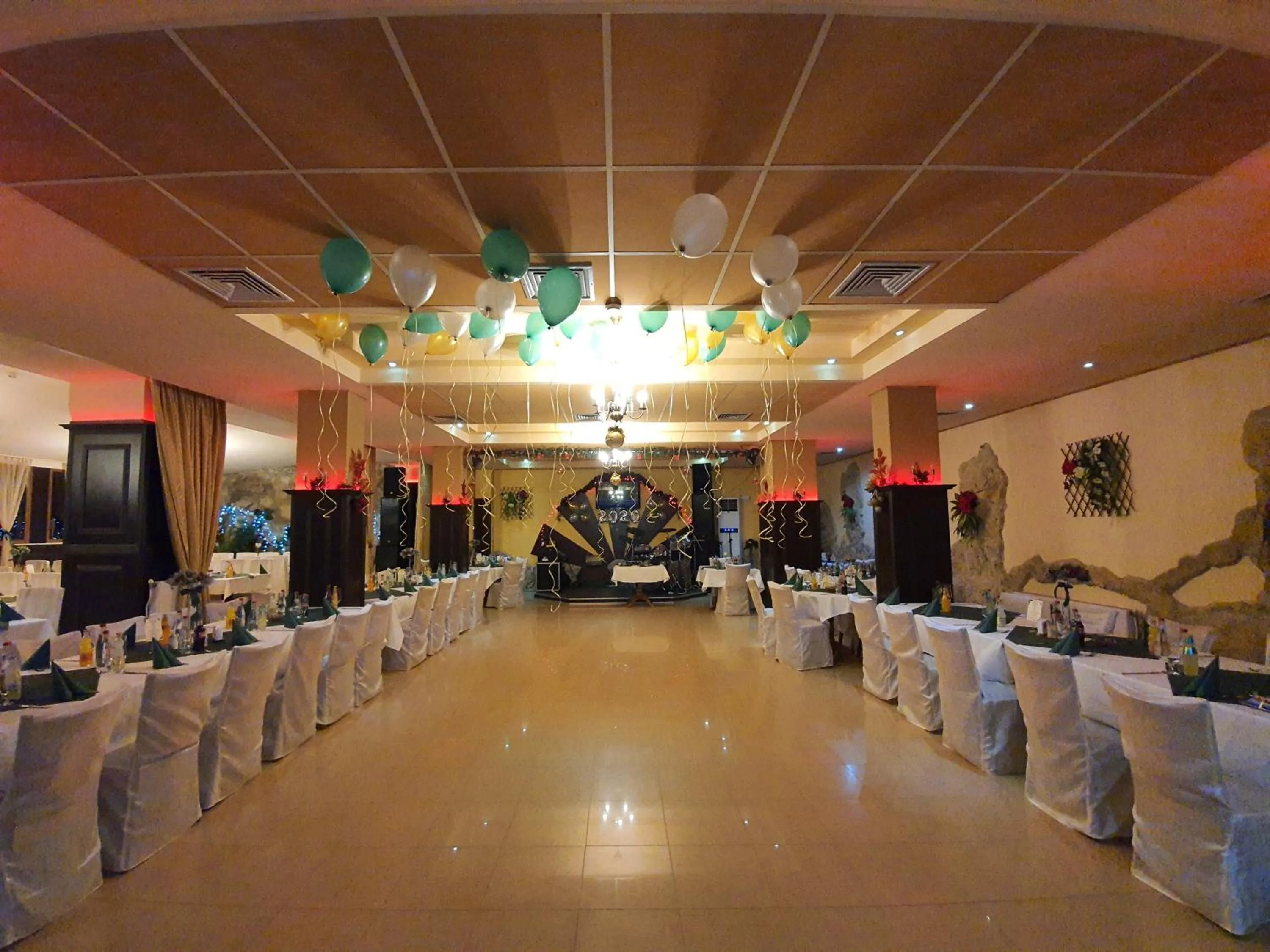 Banquet/Function facilities in Family Hotel Enica