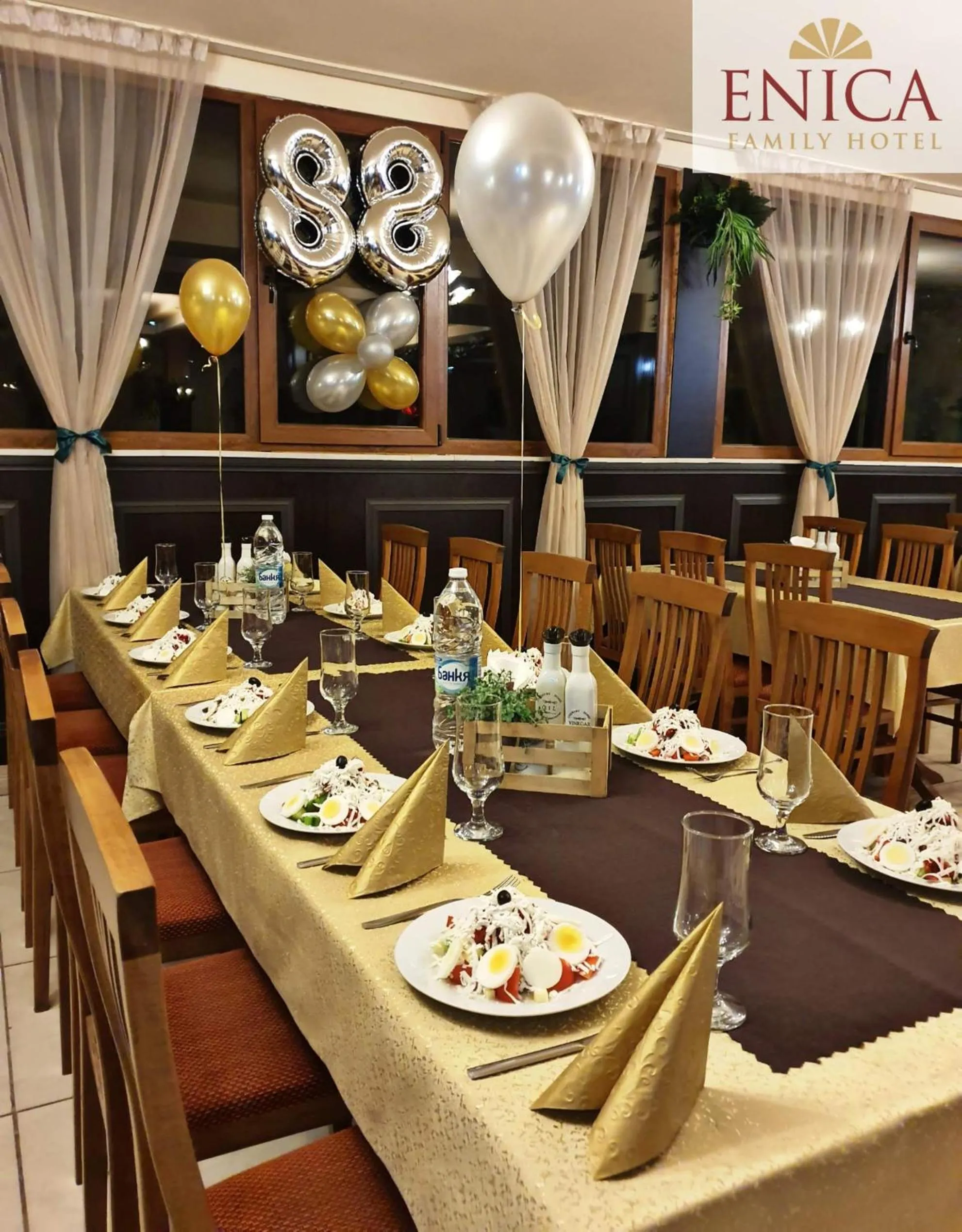 Restaurant/places to eat in Family Hotel Enica