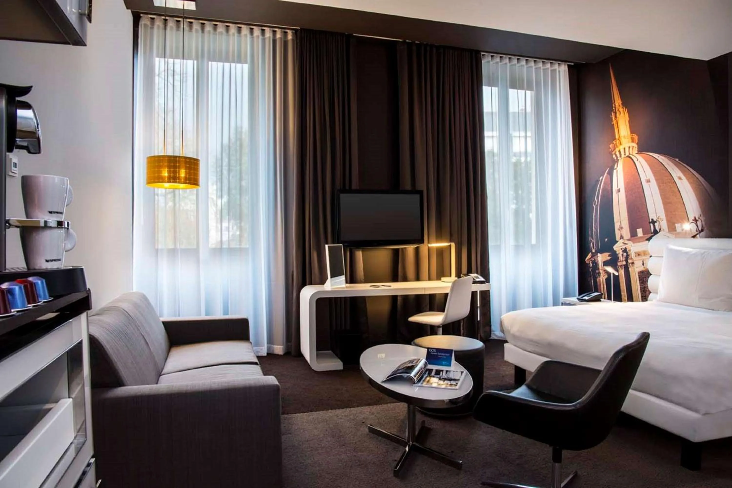 Living room, Bed in Radisson BLU Hotel Nantes