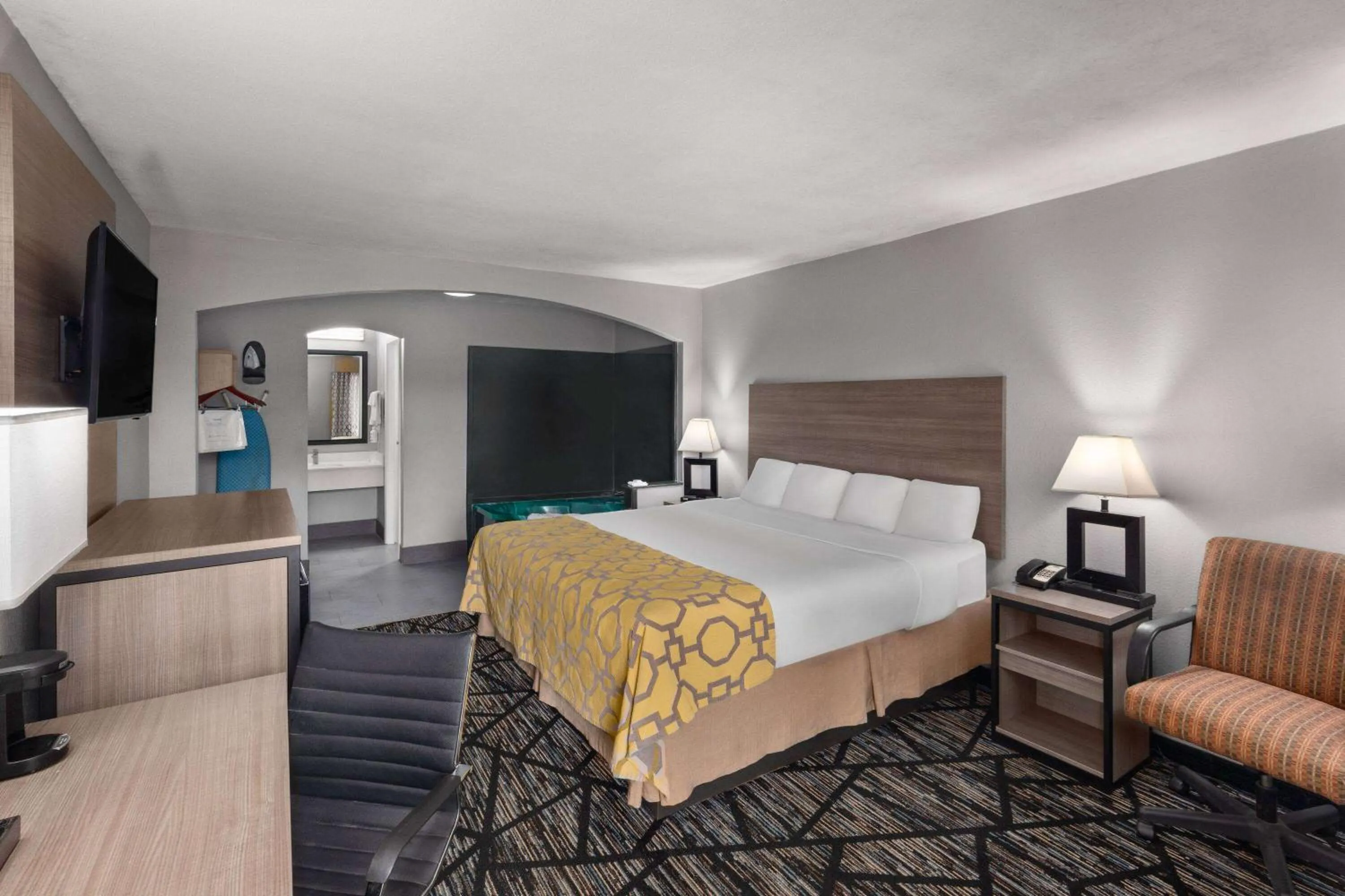 Bath, Bed in Baymont by Wyndham Mobile/Tillmans Corner