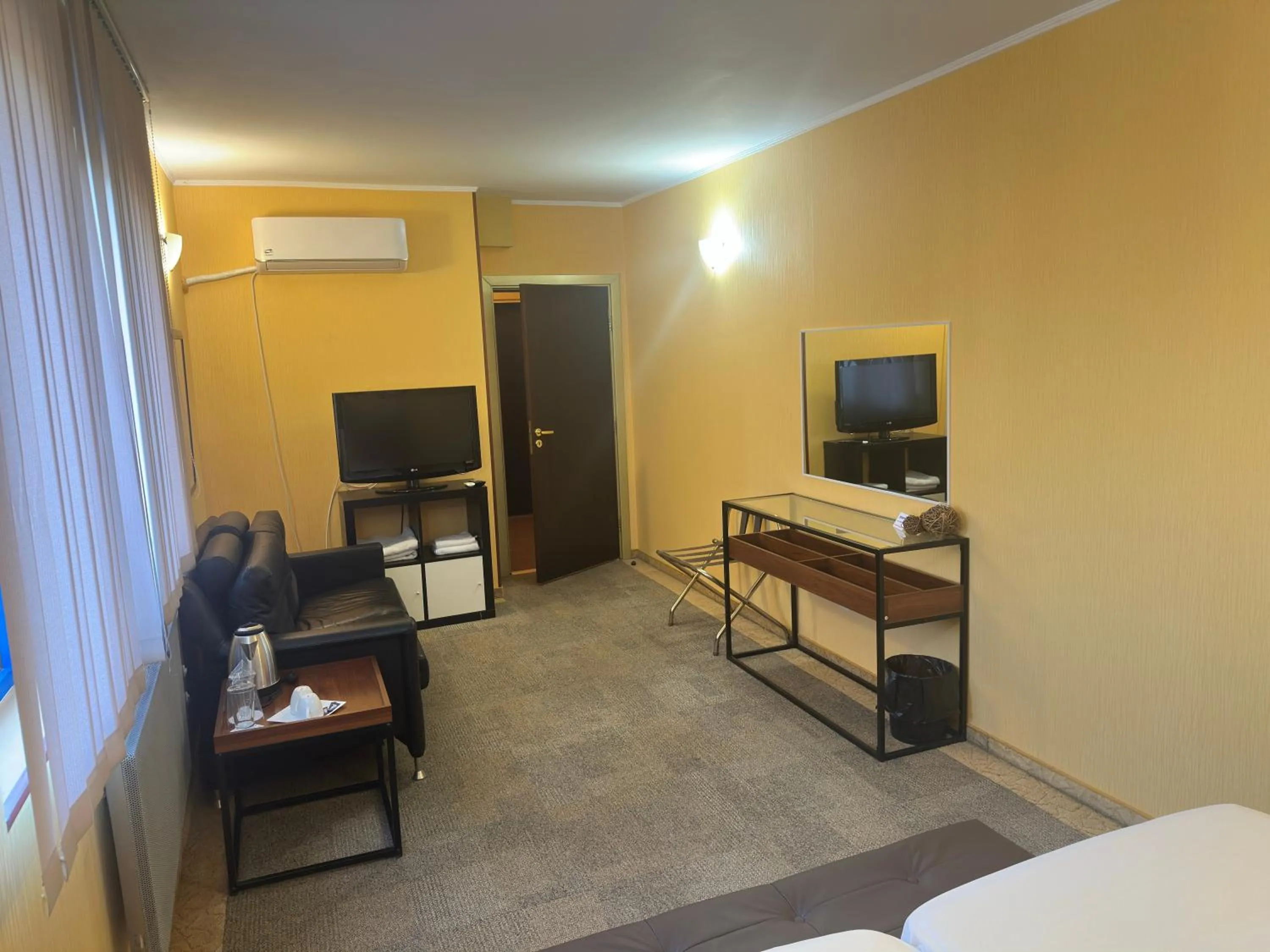 Bedroom, Bed in Formula 1 Motel