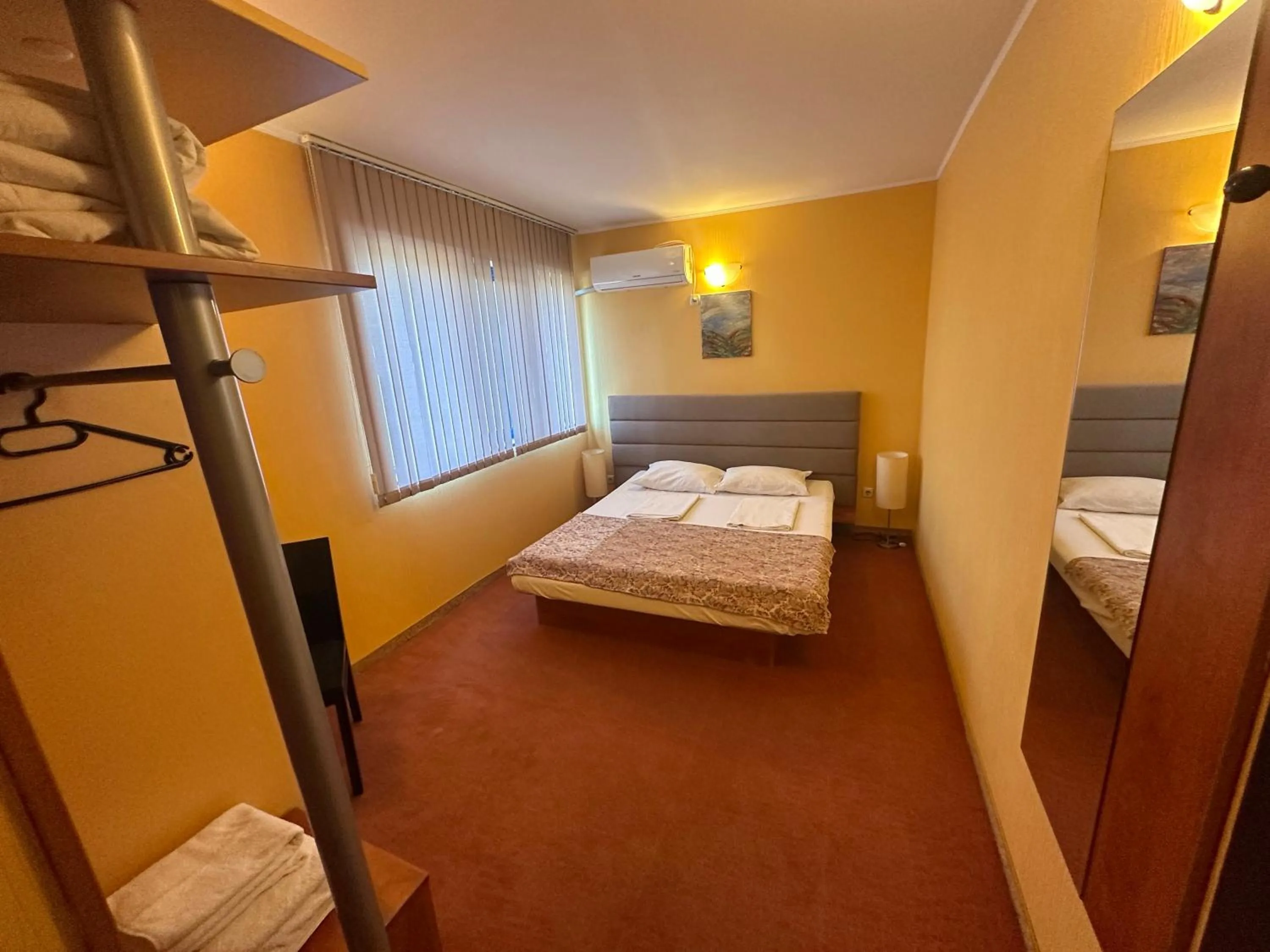 Bedroom, Bed in Formula 1 Motel