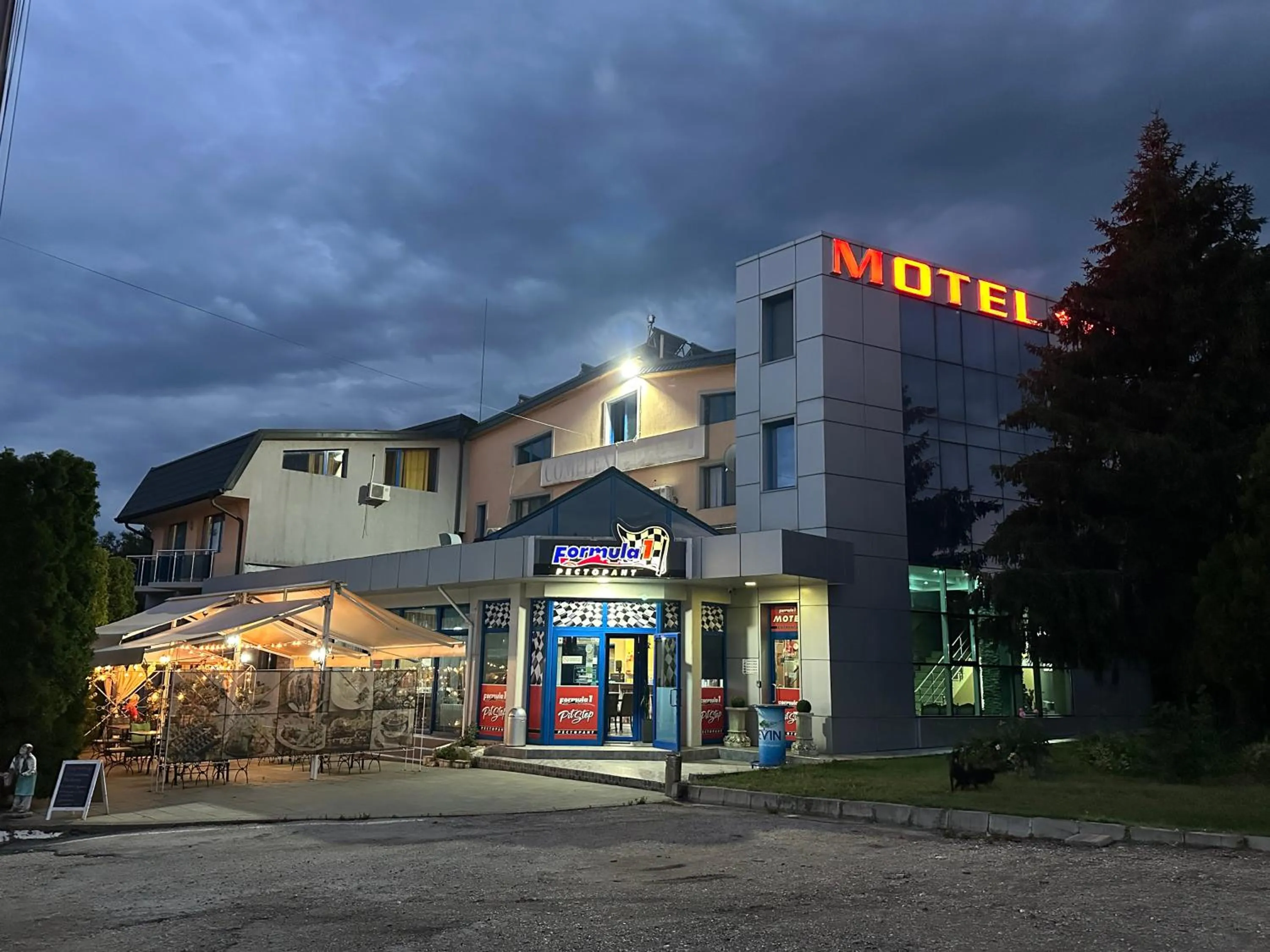 Property building in Formula 1 Motel