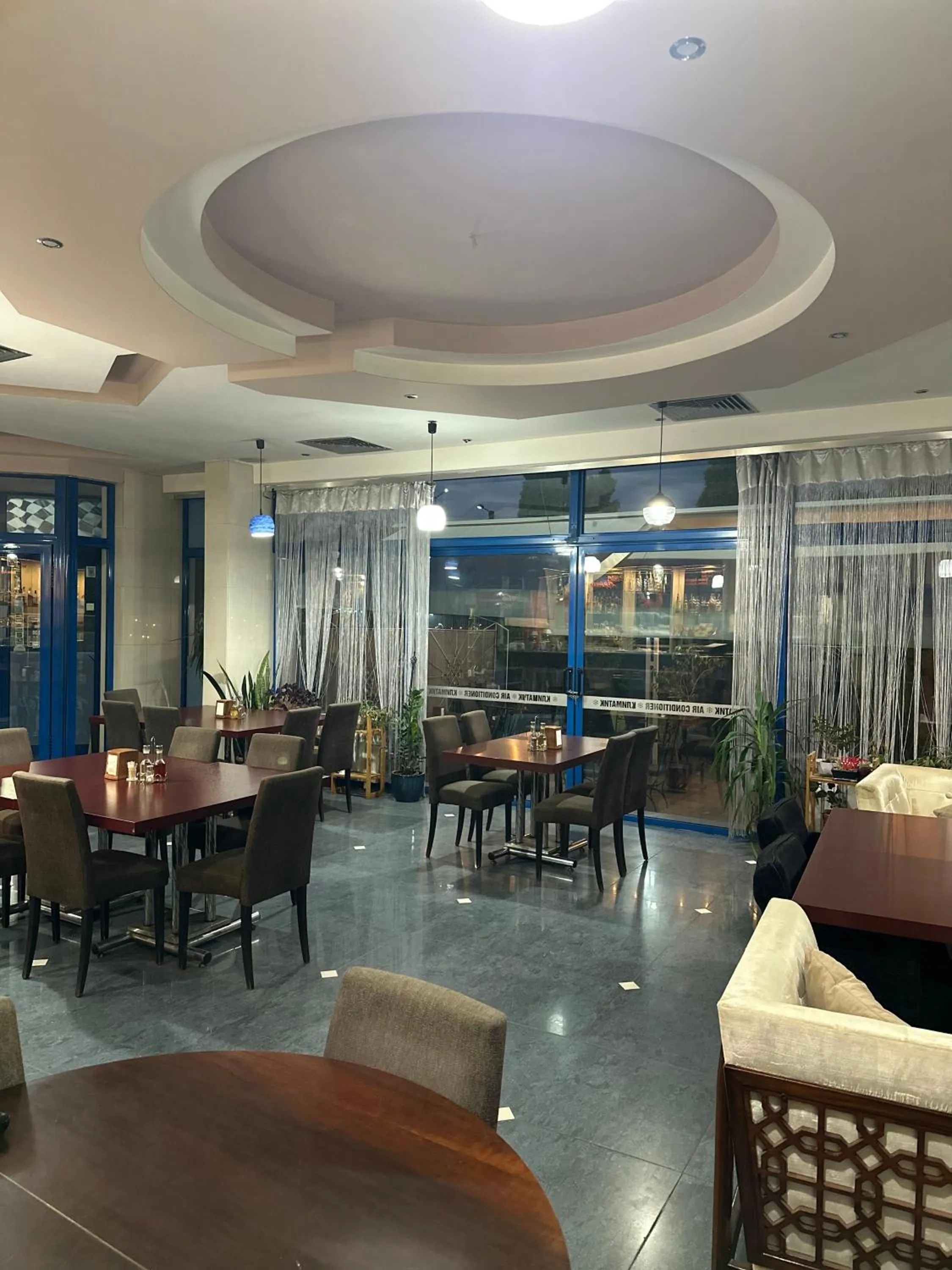 Restaurant/places to eat in Formula 1 Motel