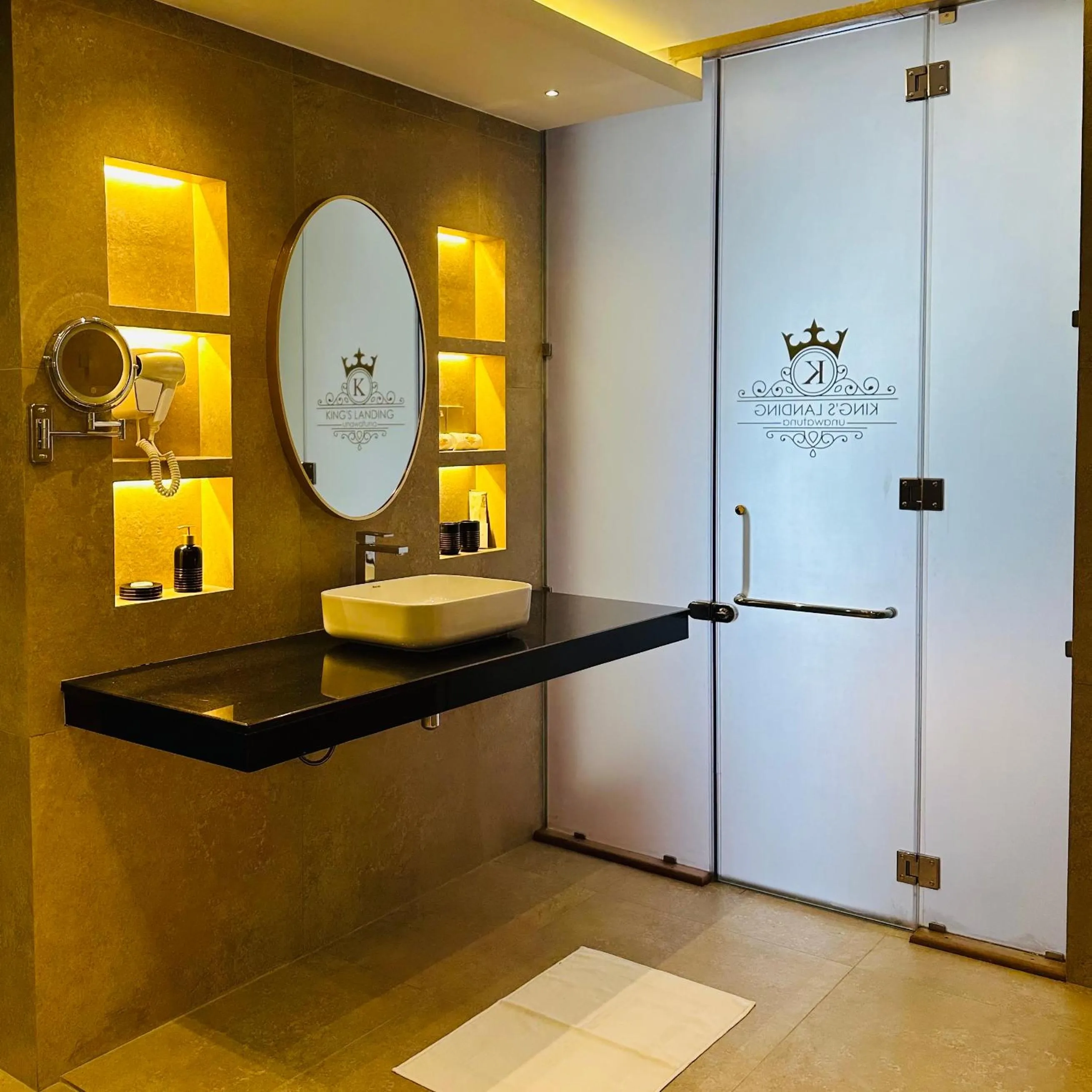 Bathroom in Kings Landing Unawatuna