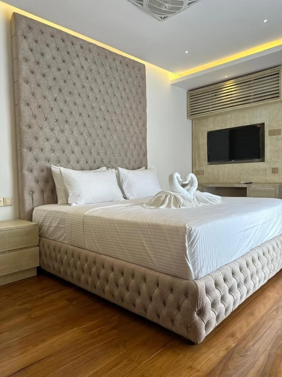 Bed in Kings Landing Unawatuna