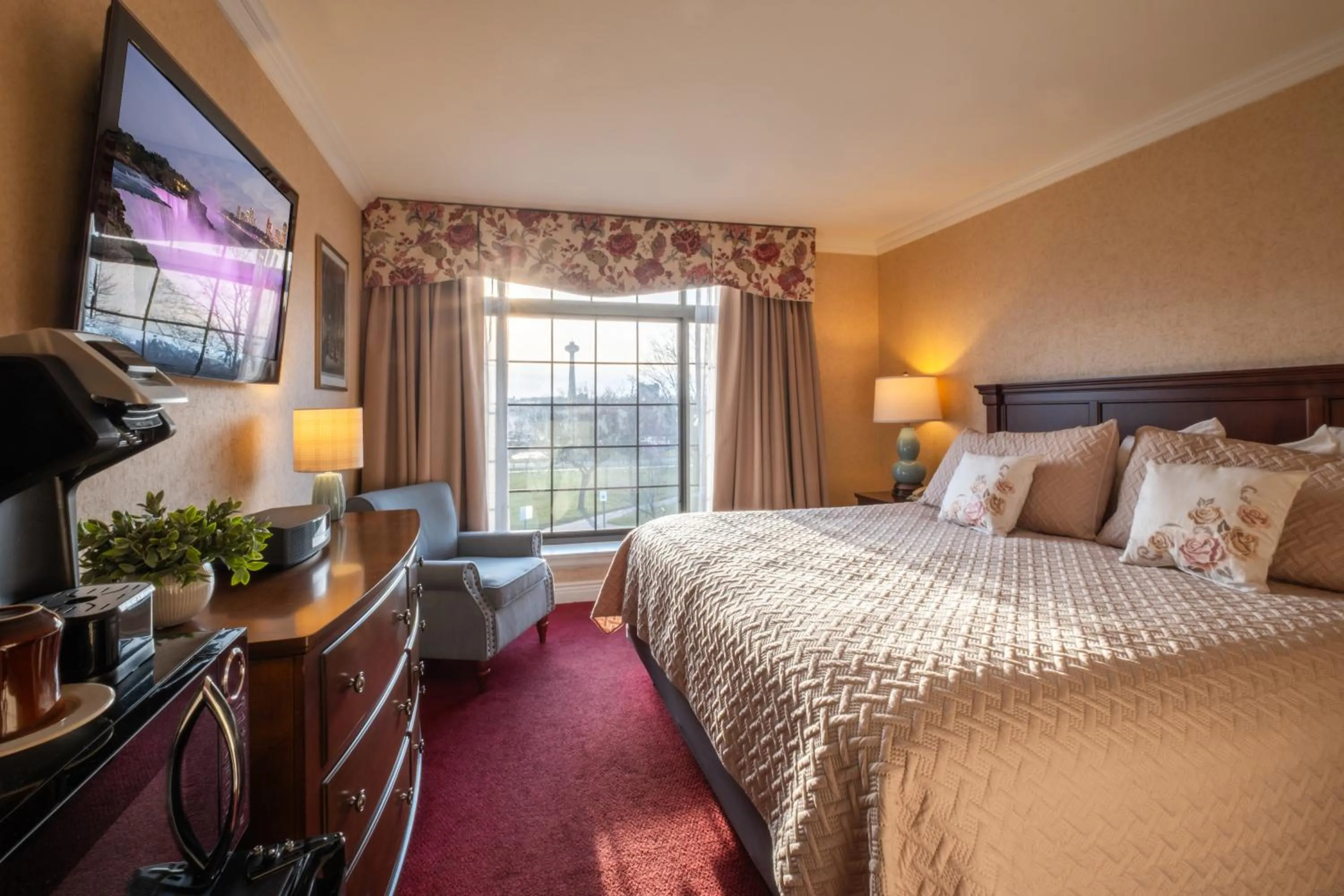 Bedroom, Bed in Red Coach Inn