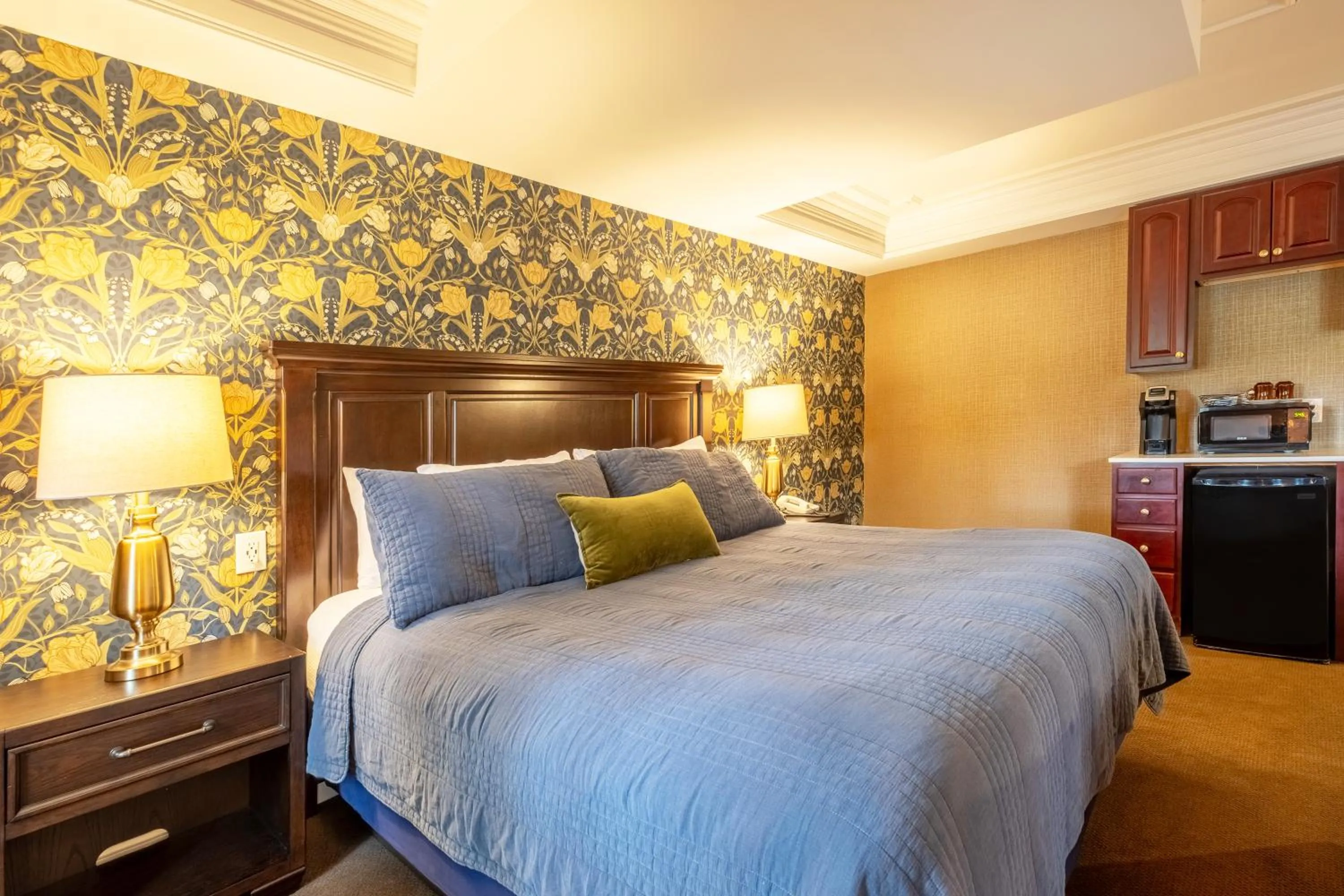 Bed in Red Coach Inn