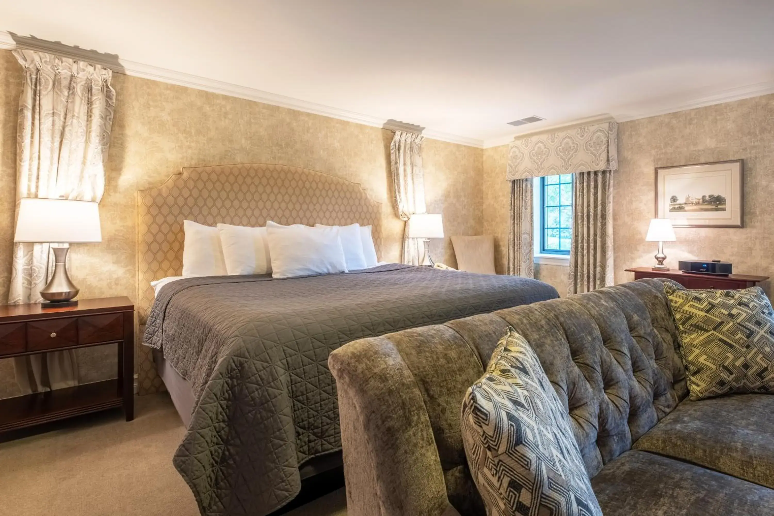 The Tasner Suite in Red Coach Inn The Tasner Suite in Red Coach Inn