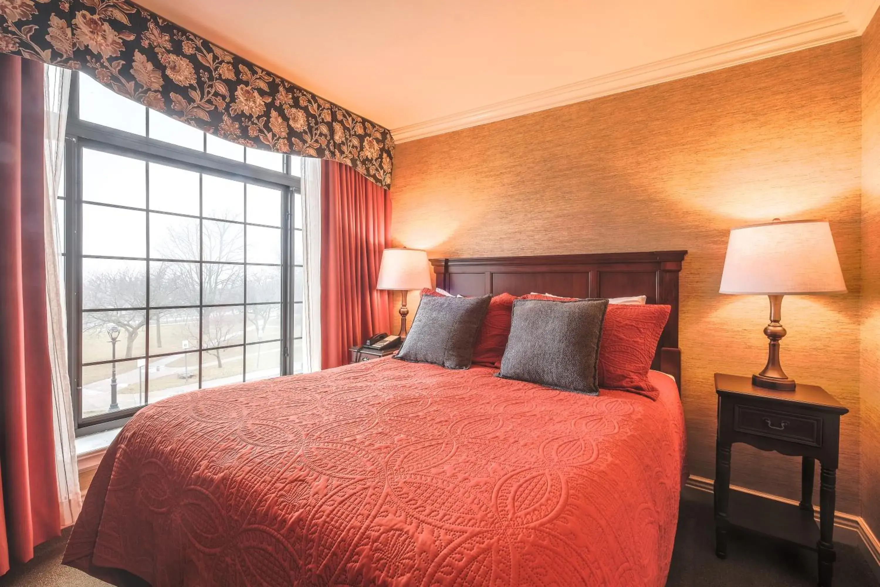 The Somerset in Red Coach Inn The Somerset in Red Coach Inn