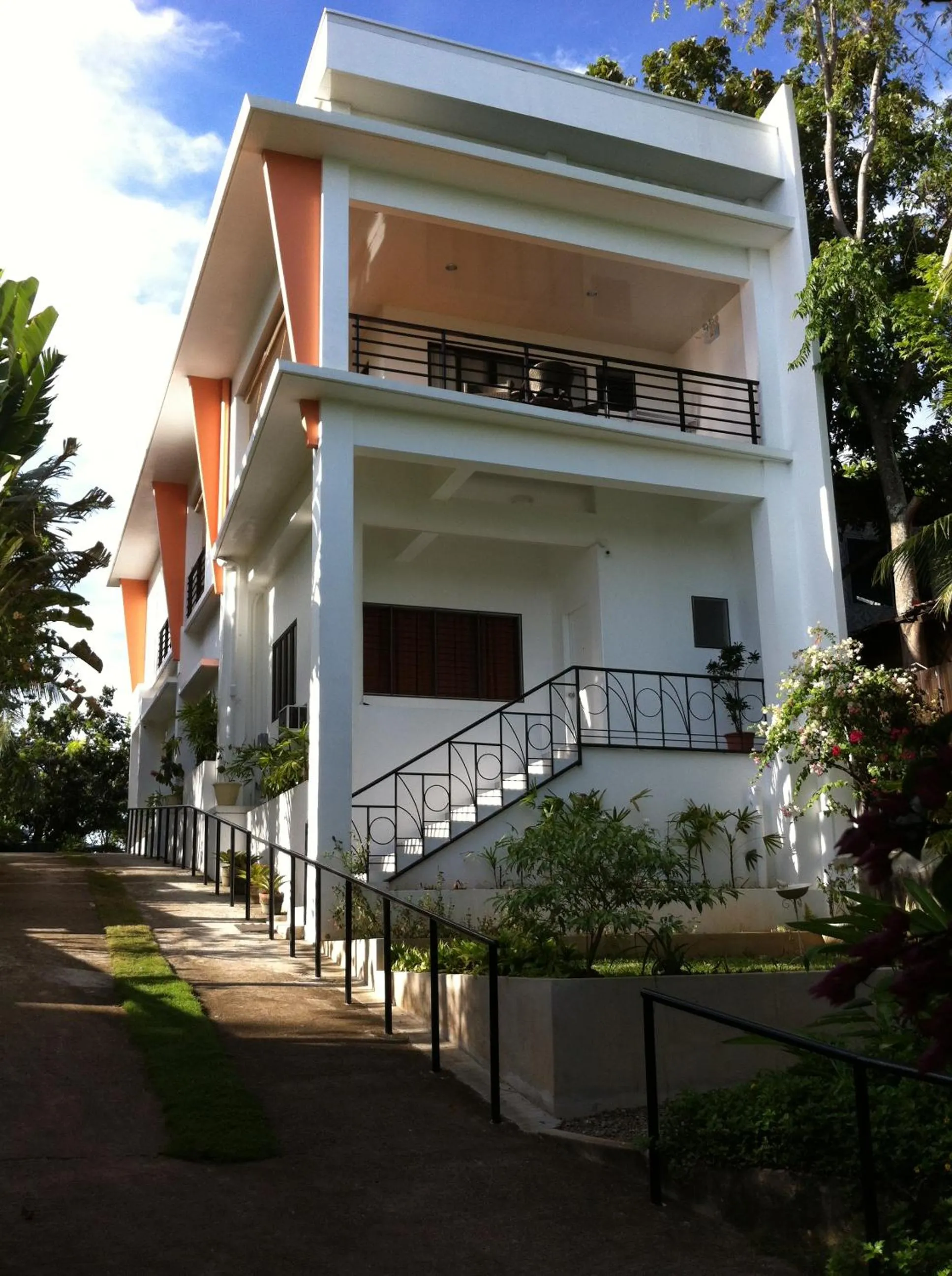 Property building in Lola's Guest House