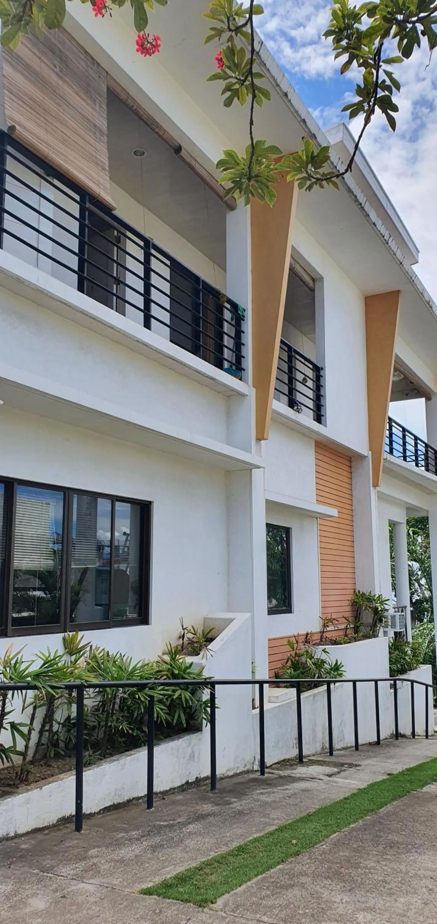 Property building in Lola's Guest House