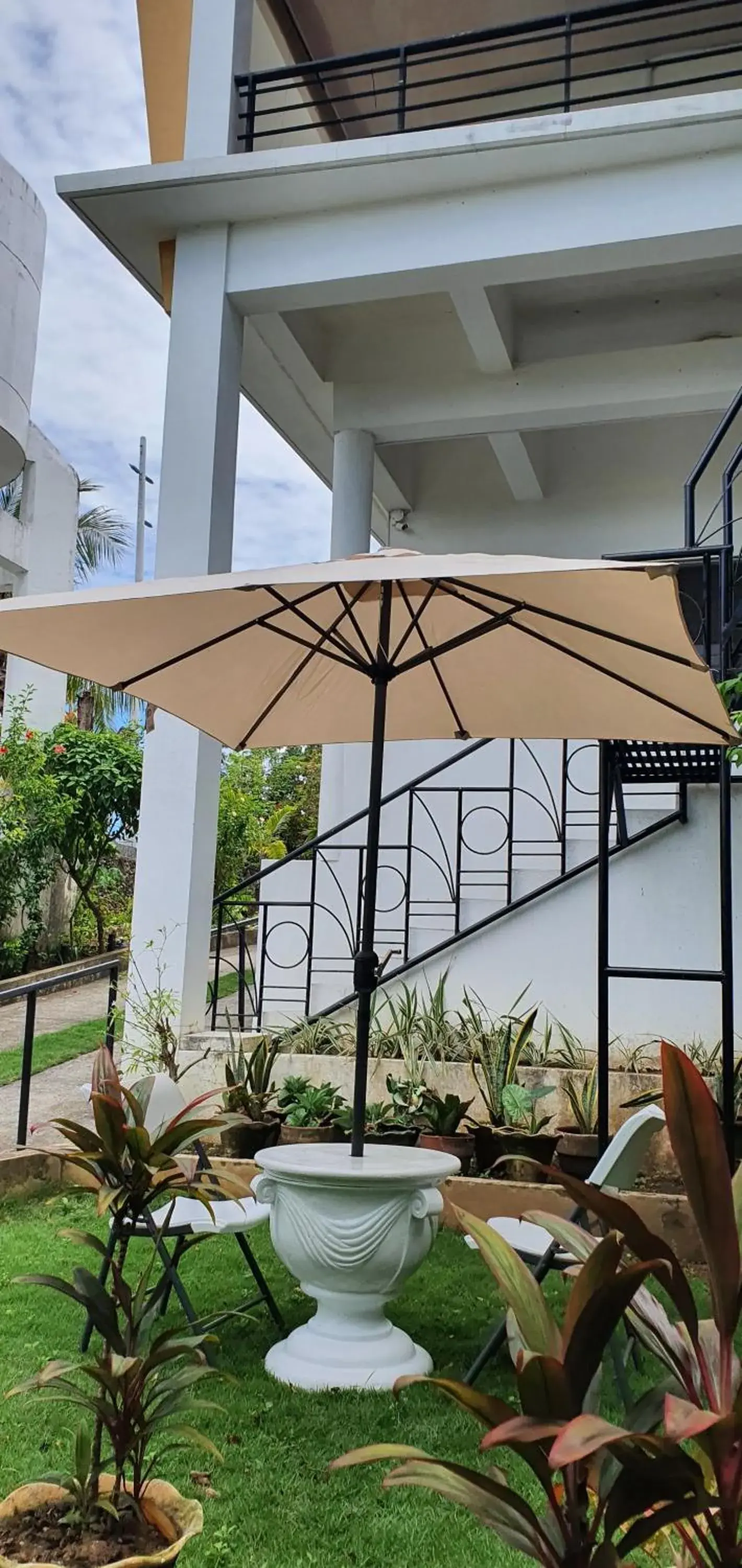 Deluxe Double Room with Balcony - single occupancy in Lola's Guest House Deluxe Double Room with Balcony - single occupancy in Lola's Guest House