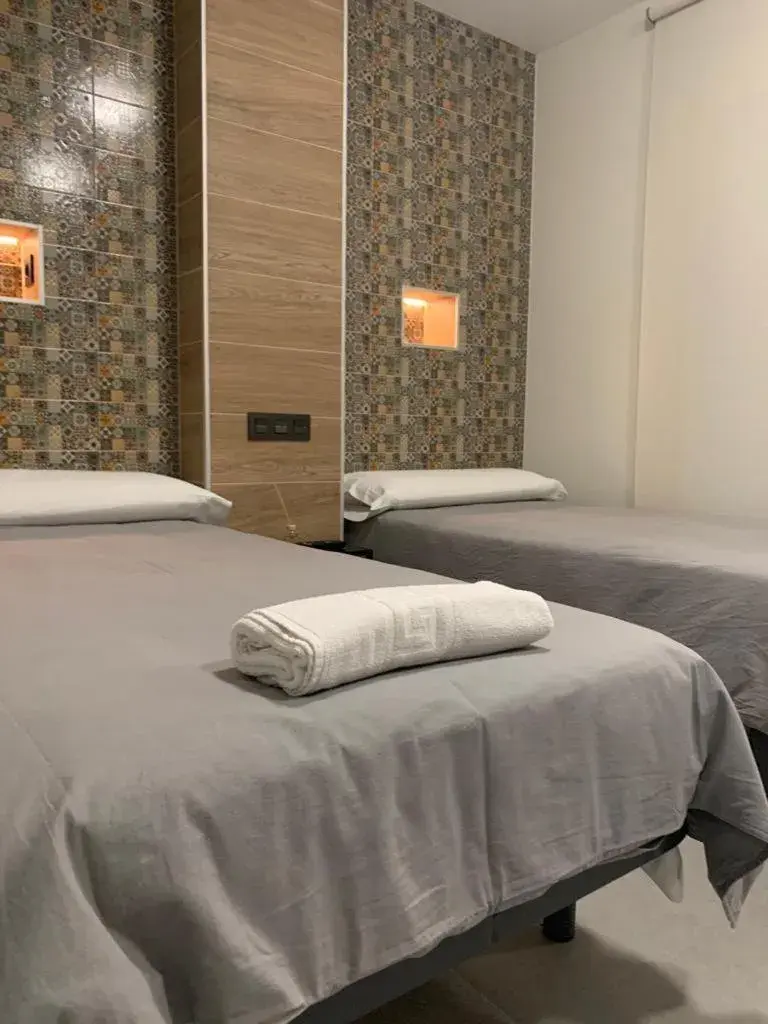 Standard Twin Room - single occupancy in Hostal Acemar Standard Twin Room - single occupancy in Hostal Acemar