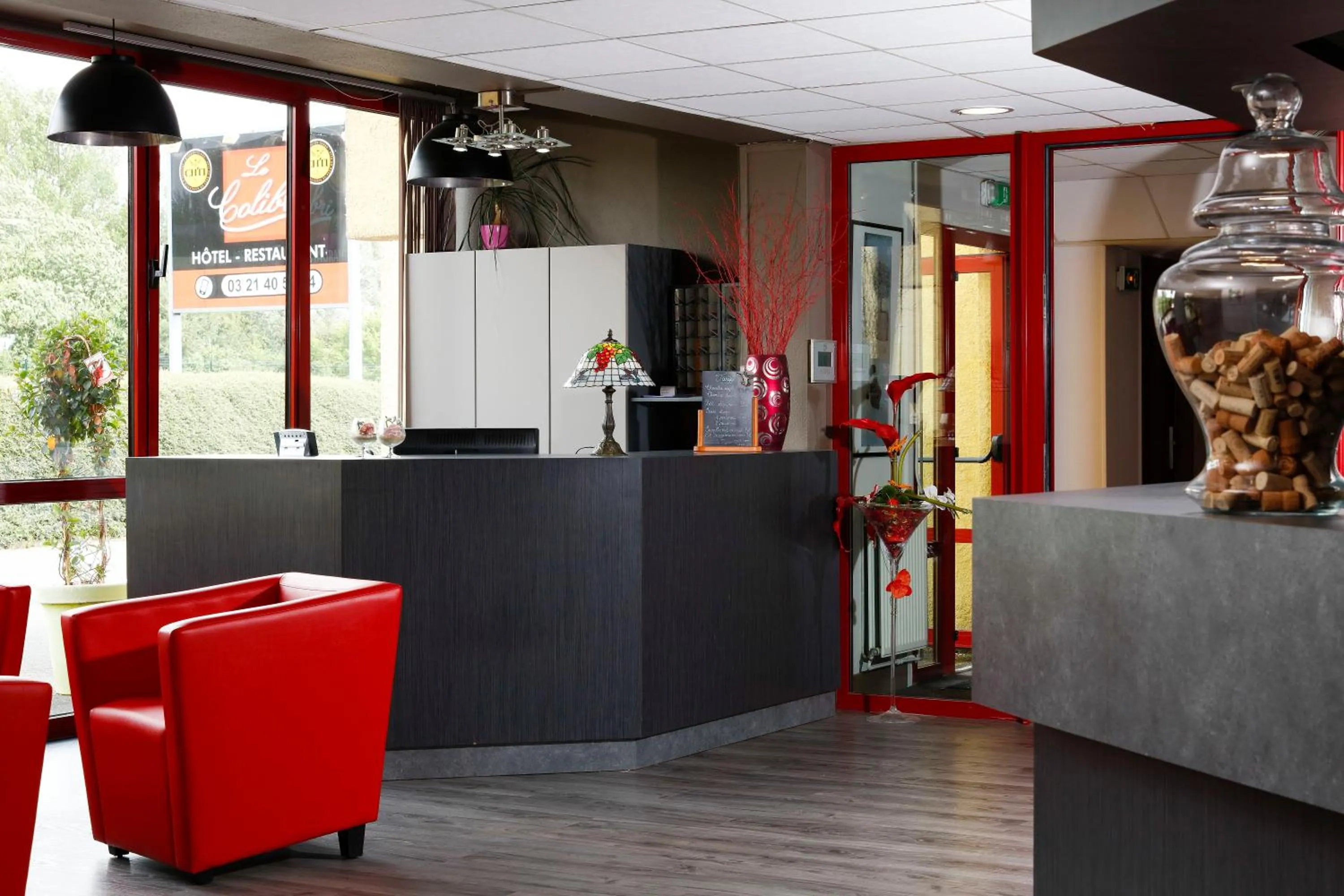 Facade/entrance in Hôtel Restaurant Le Colibri