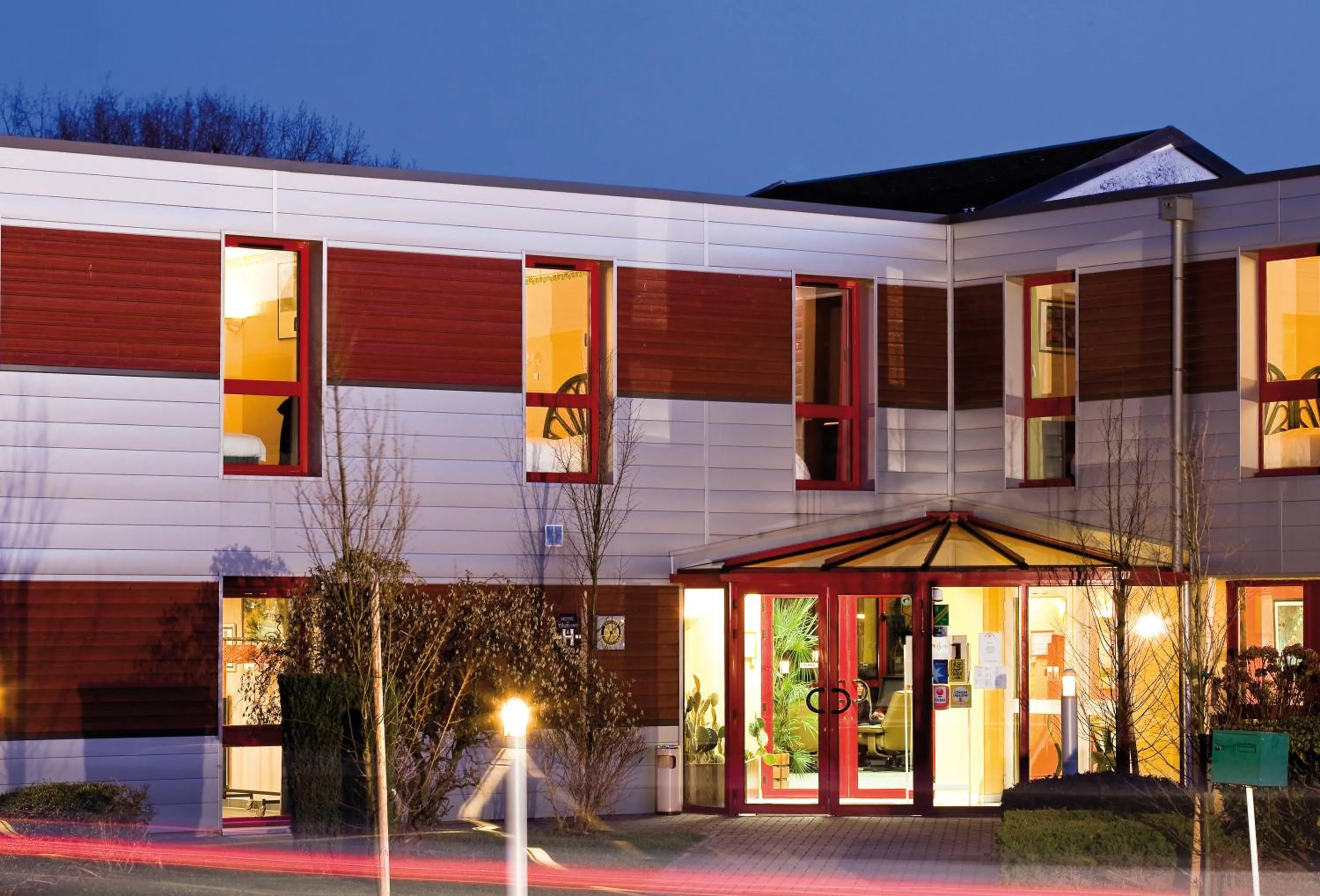 Facade/entrance in Hôtel Restaurant Le Colibri