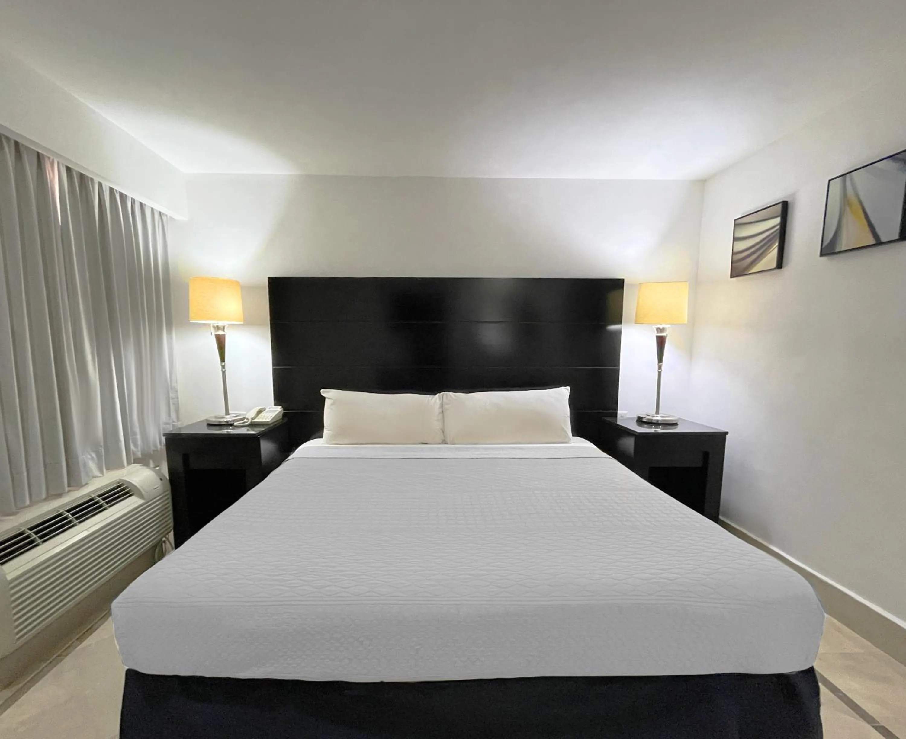 Bed in Wyndham Garden Los Mochis Plaza Inn