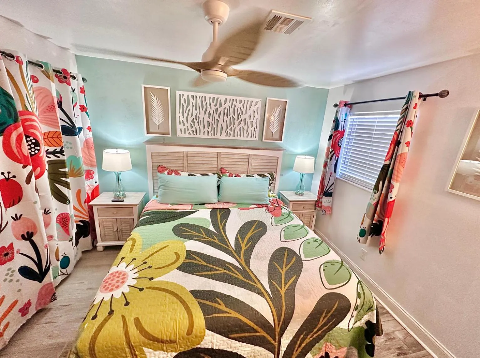 Bed in Malibu Resort Motel