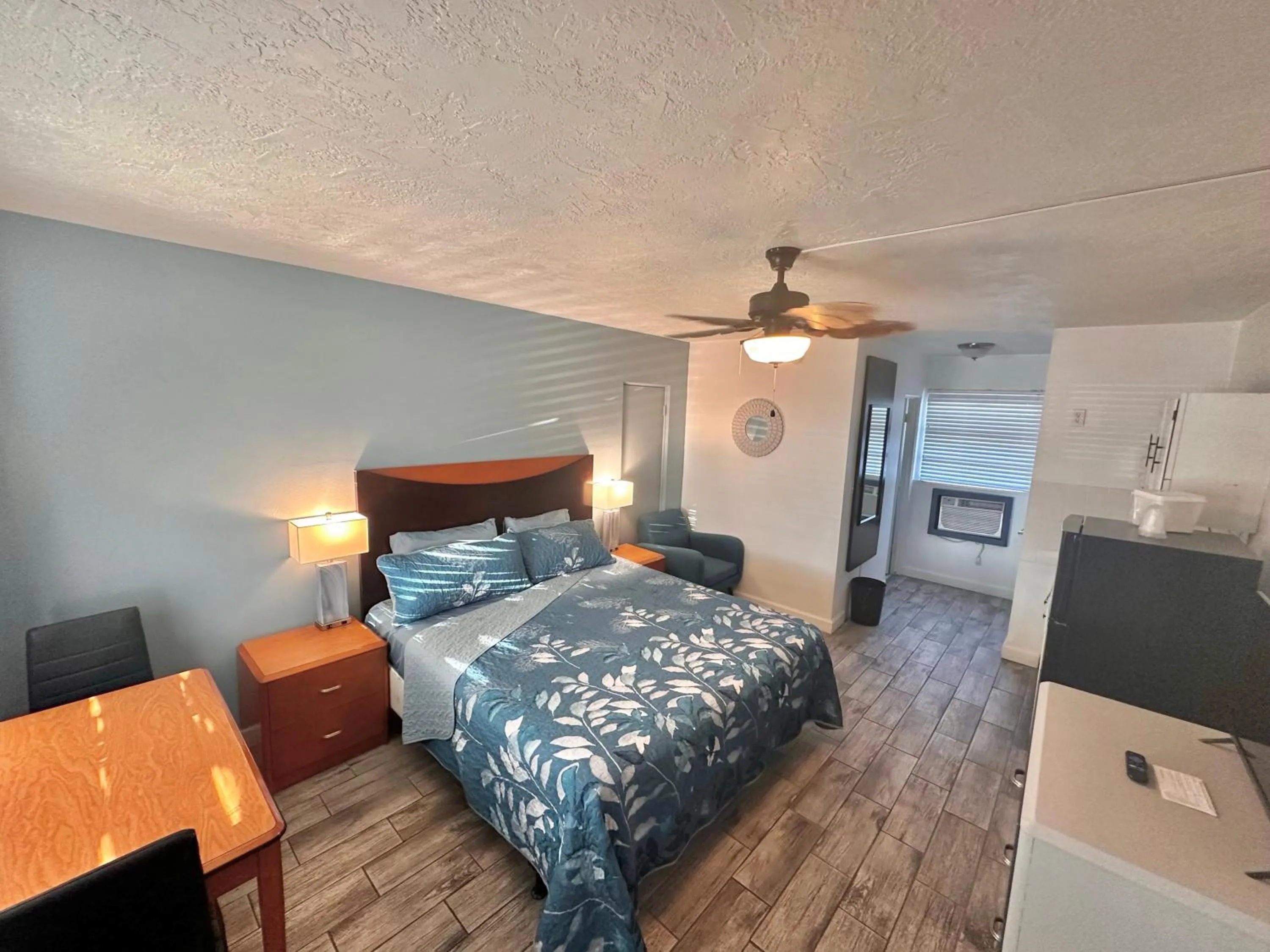 Bed in Malibu Resort Motel