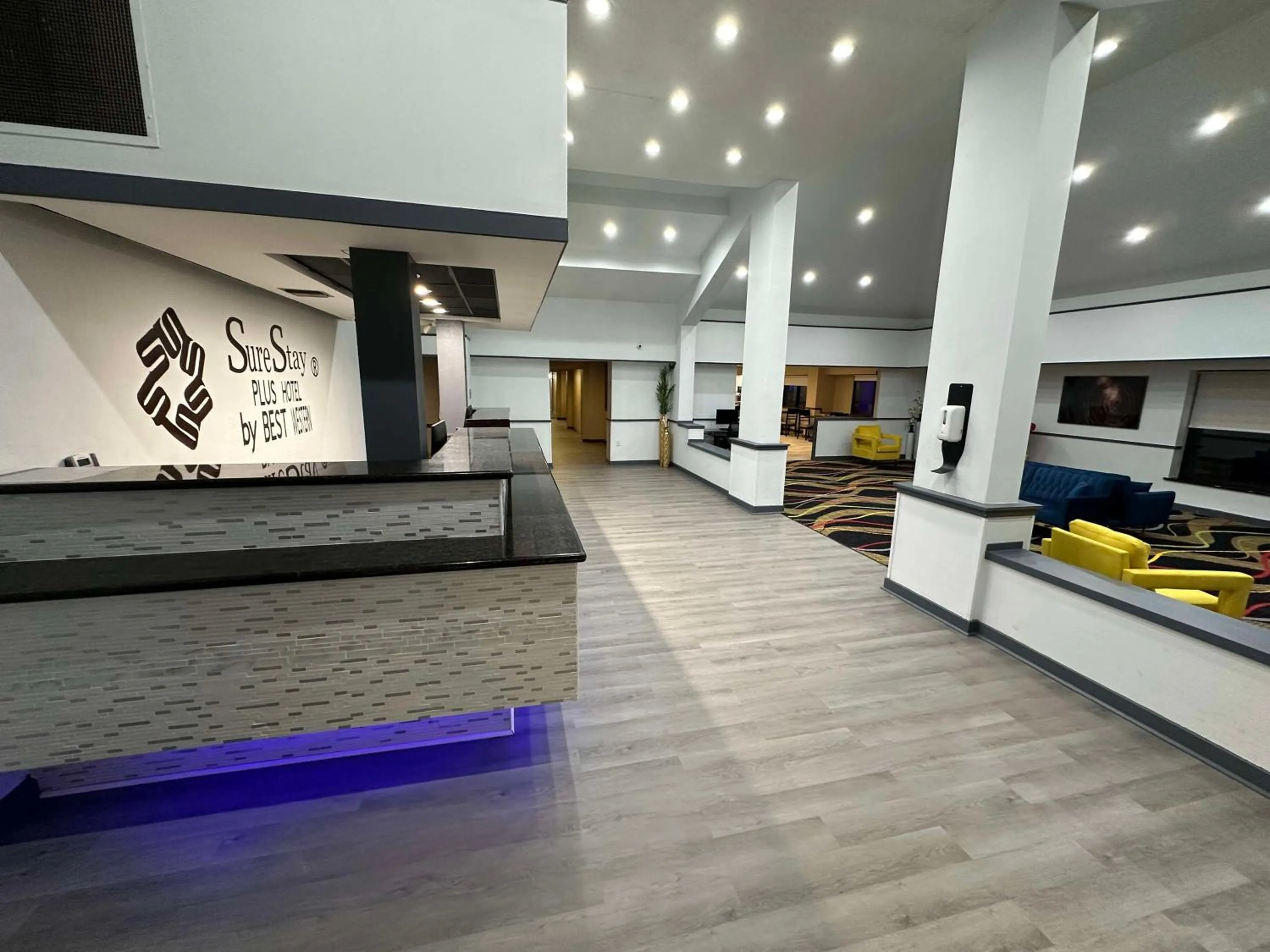 Lobby or reception in SureStay Plus by Best Western Mobile I-65