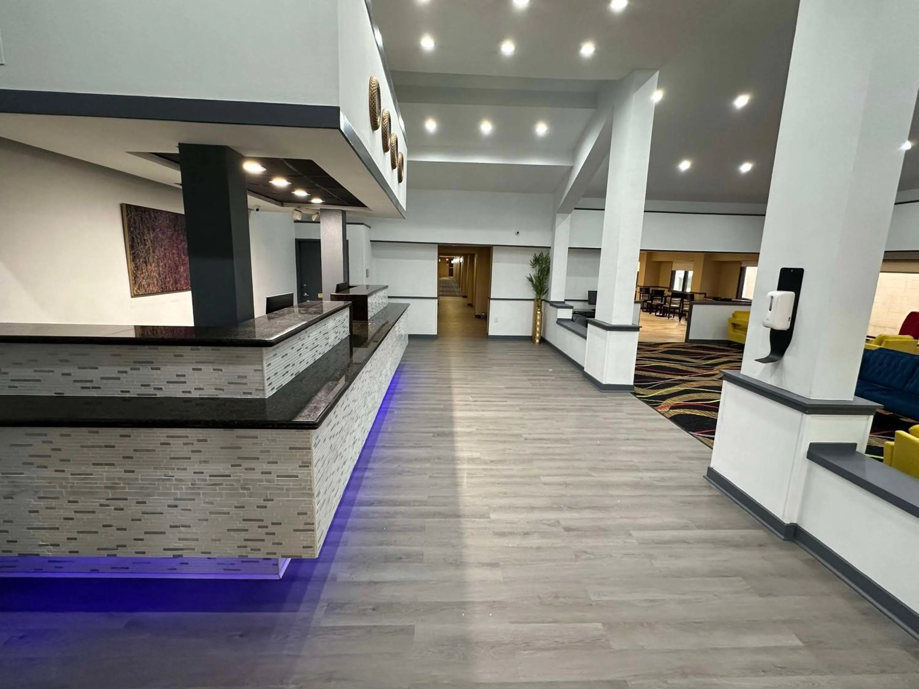 Lobby or reception in SureStay Plus by Best Western Mobile I-65