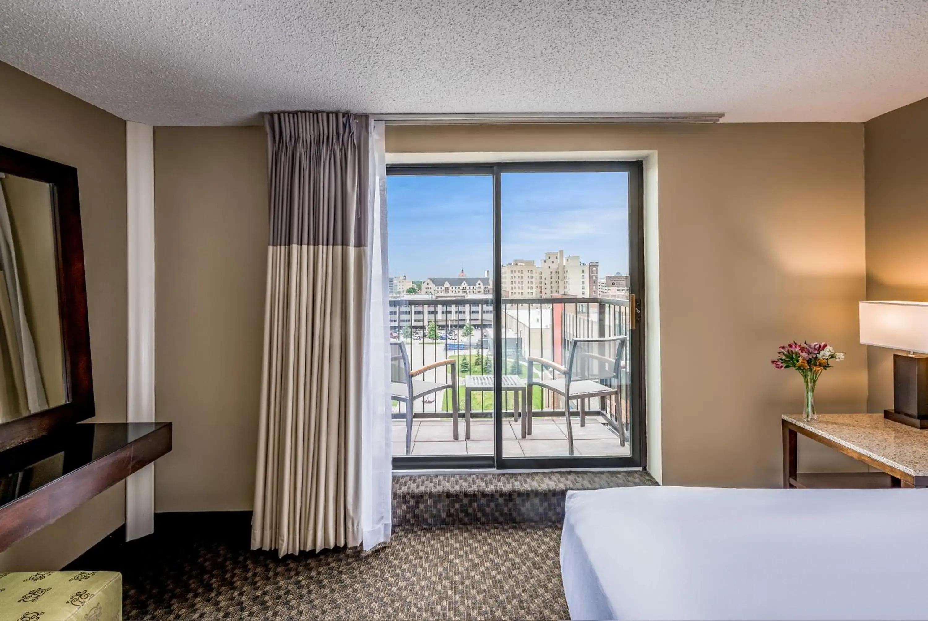 Corner King Room with Sofa Bed in Hyatt Regency Green Bay Corner King Room with Sofa Bed in Hyatt Regency Green Bay