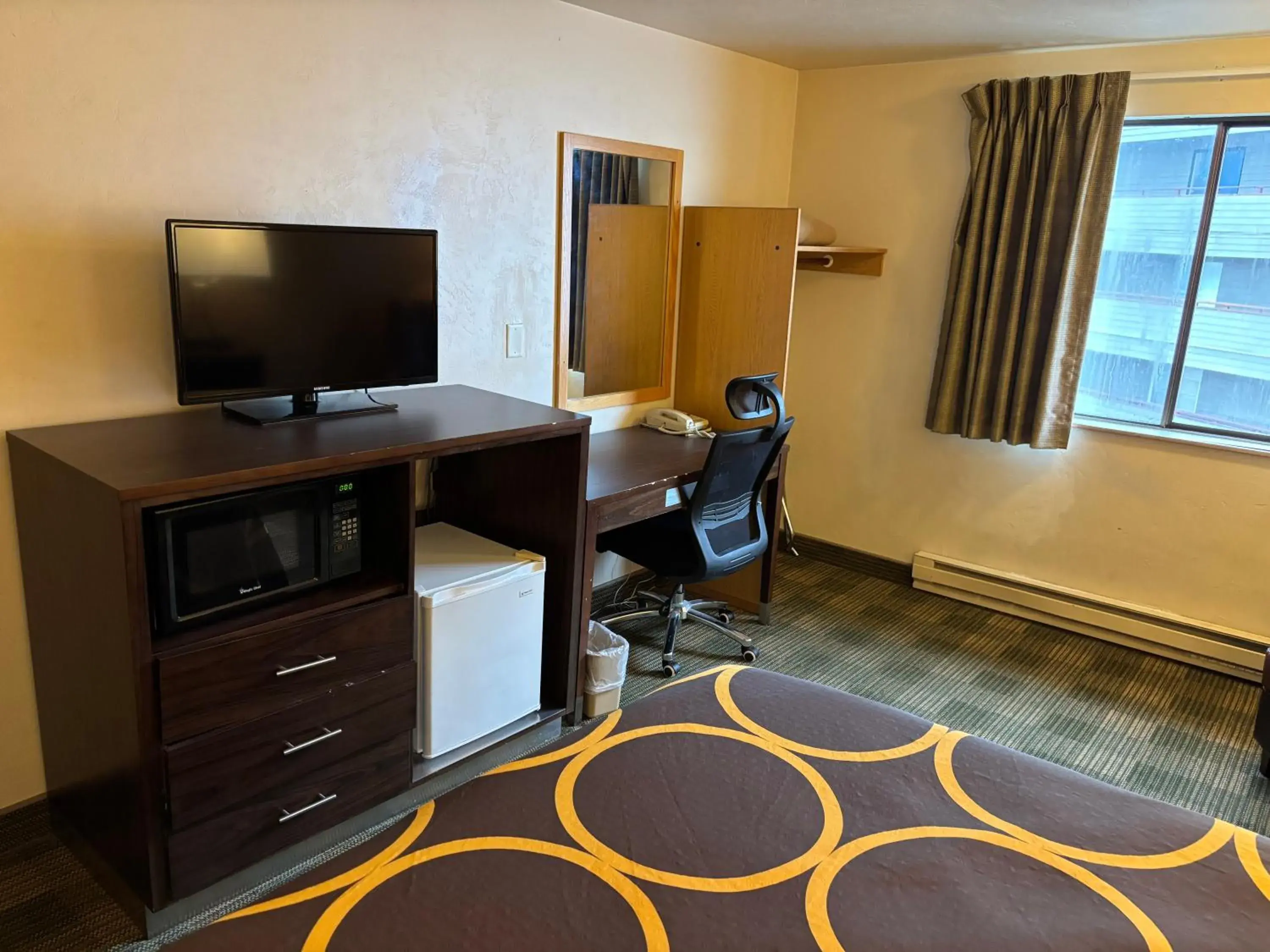 Queen Room - Non-Smoking in Super 8 by Wyndham Ketchikan Queen Room - Non-Smoking in Super 8 by Wyndham Ketchikan