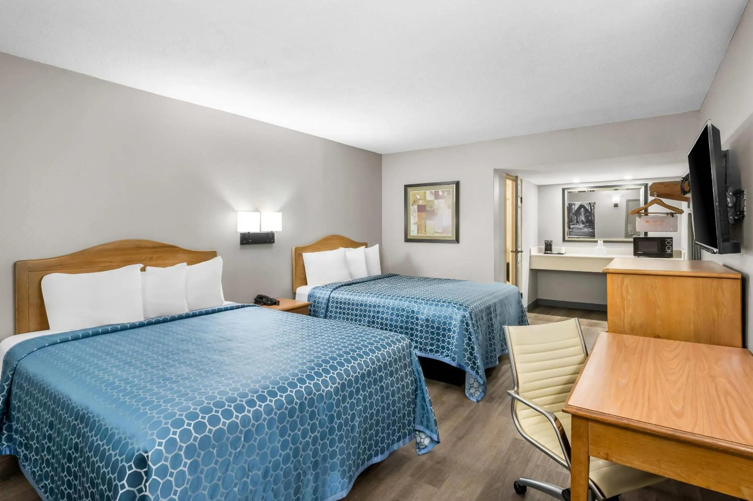 Bedroom, Bed in Rodeway Inn Hot Springs National Park Area