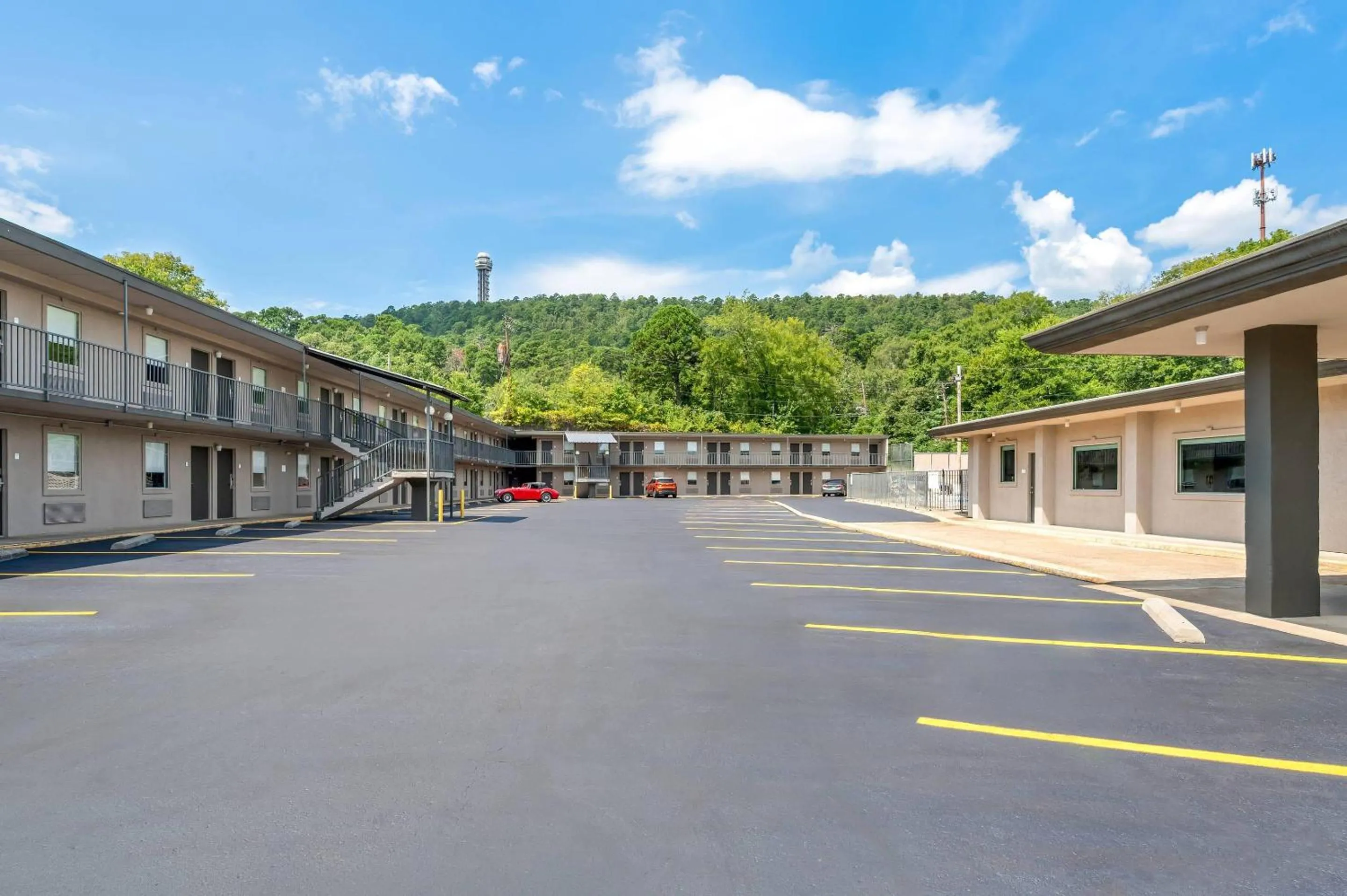 Property building in Rodeway Inn Hot Springs National Park Area