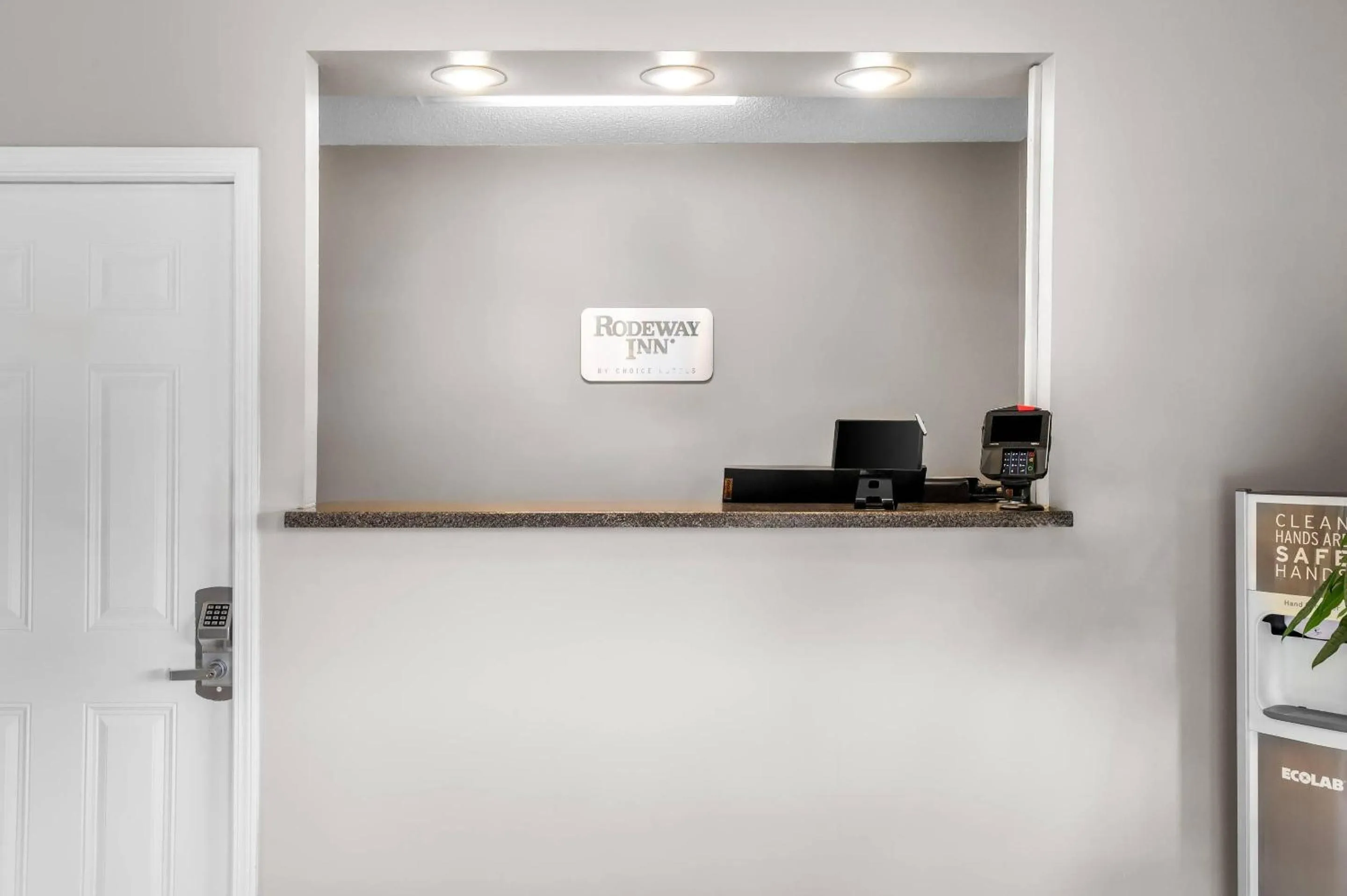 Lobby or reception in Rodeway Inn Hot Springs National Park Area